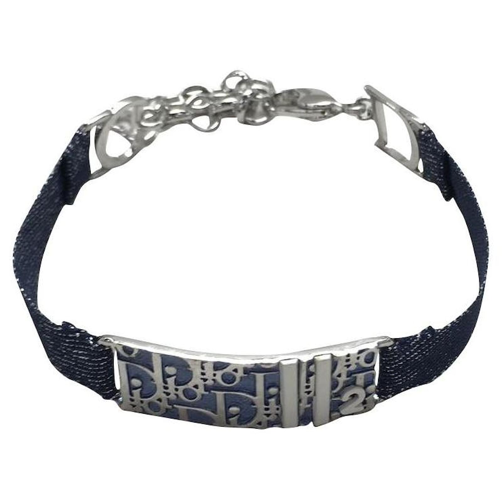 Christian Dior Bracelet plaque logo à motif Trotta Bleu Bijouterie argentée ref.716706 Joli Closet