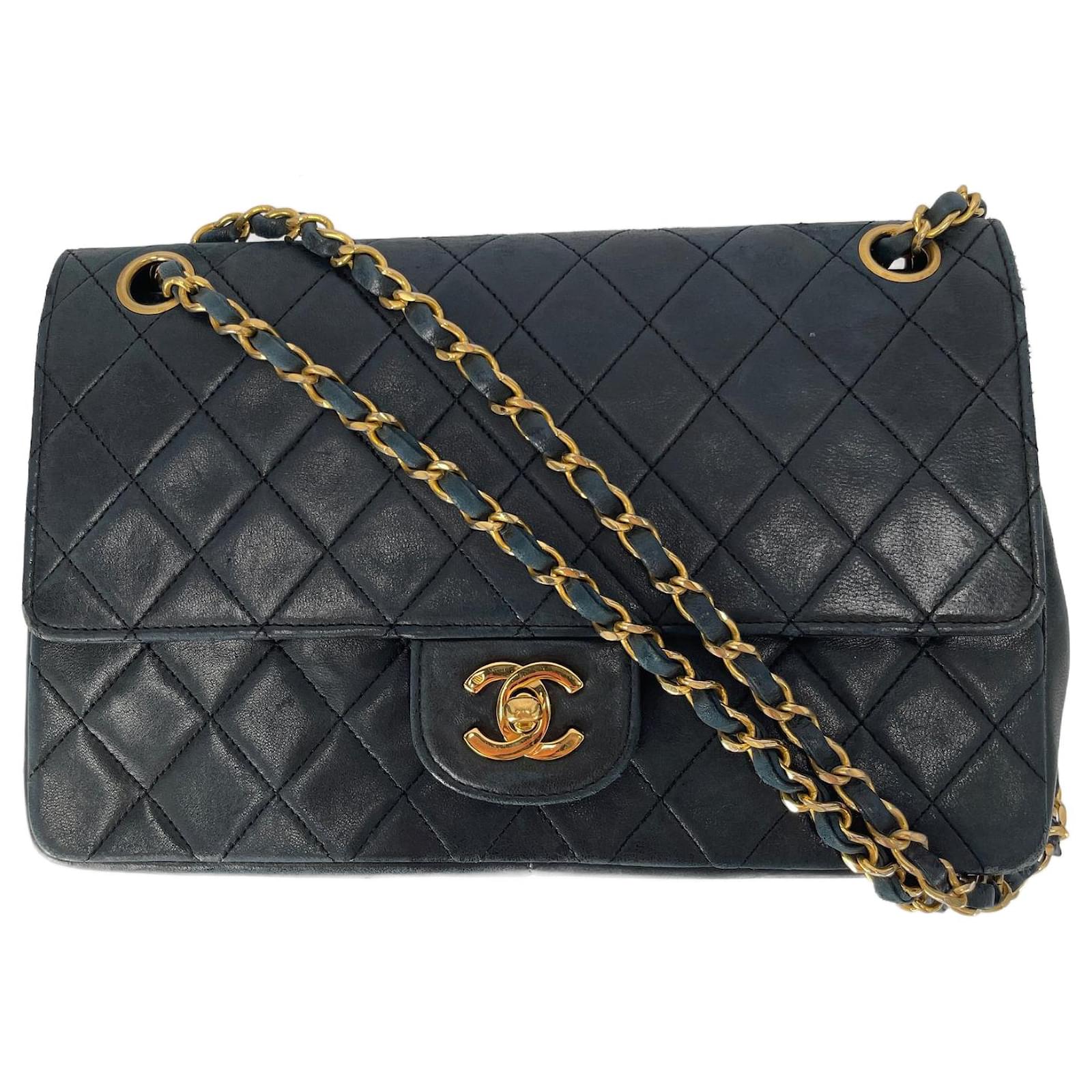 Chanel Navy Medium Lambskin Classic Double Flap Bag Blue Leather ref.718746  - Joli Closet