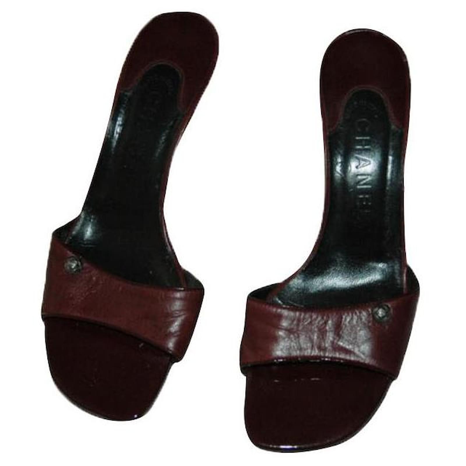Chanel Mules Dark red Leather ref.721180 - Joli Closet