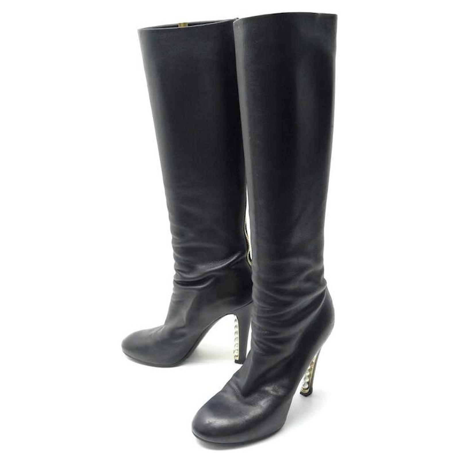 CHANEL SHOES BOOTS WITH PEARL HEELS G29304 38.5 BLACK LEATHER BOOTS  ref.721792 - Joli Closet