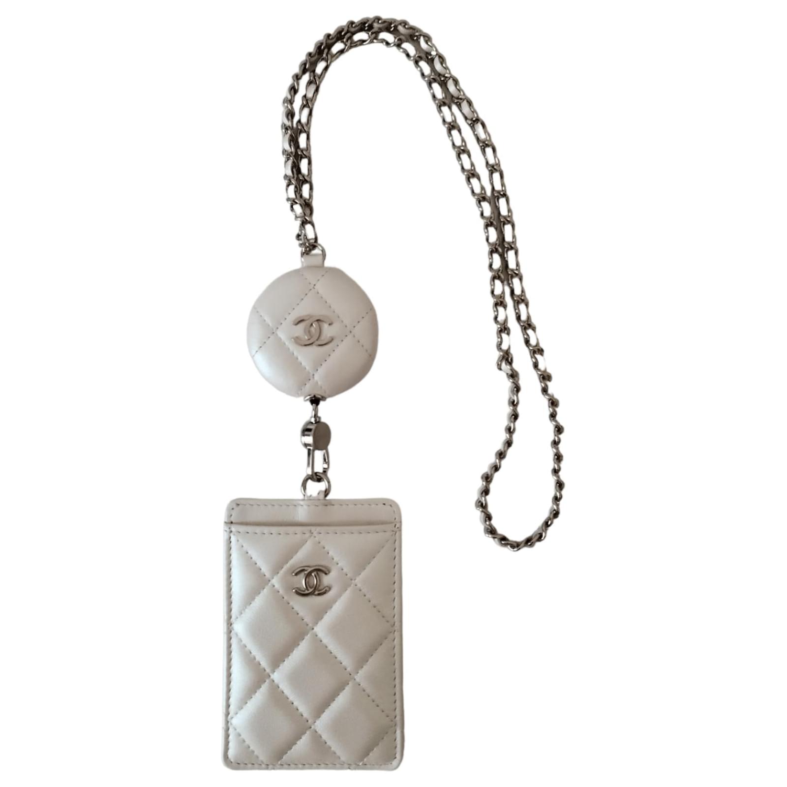 Chanel card holder in iridescent leather with chain Silvery Grey   - Joli Closet