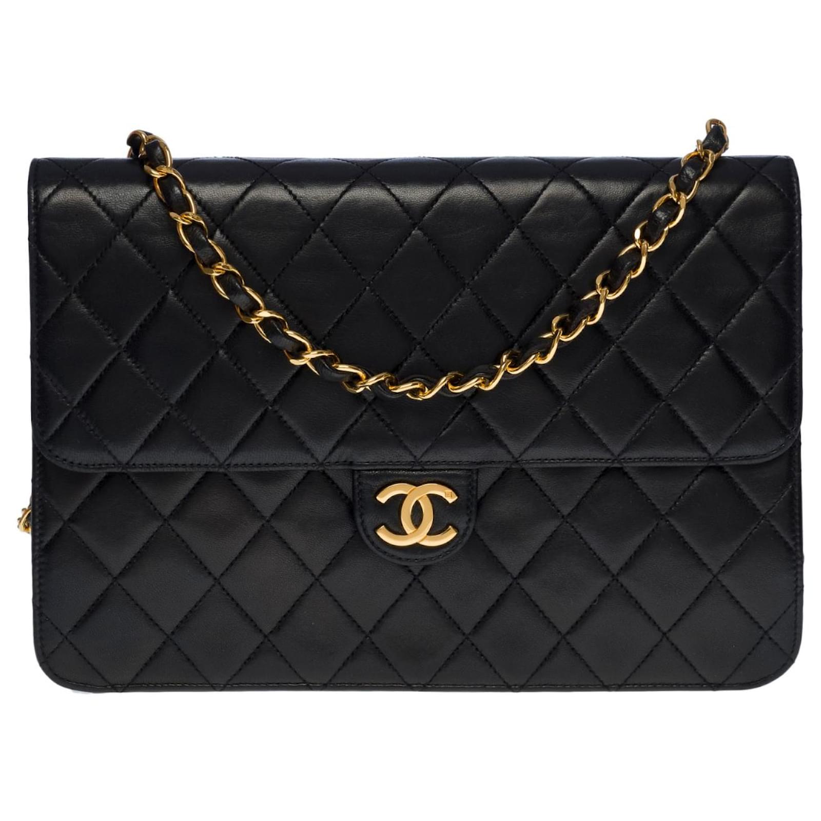 Timeless Very chic Chanel Pochette Classique flap bag in black quilted  lambskin Leather ref.726975 - Joli Closet