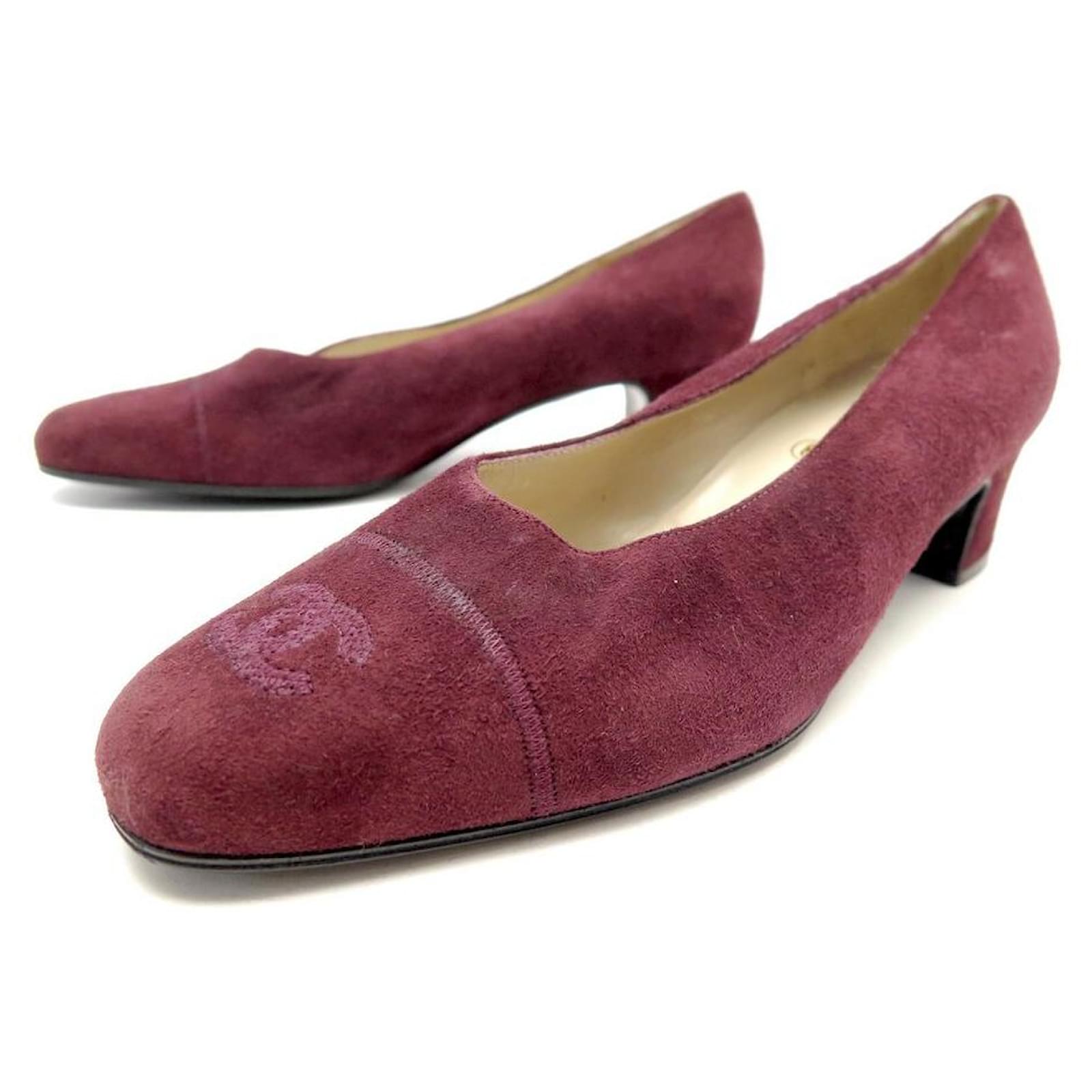 VINTAGE CHANEL SHOES PUMPS LOGO CC EMBROIDERED IN BURGUNDY SUEDE SUEDE SHOES  Dark red ref.728425 - Joli Closet