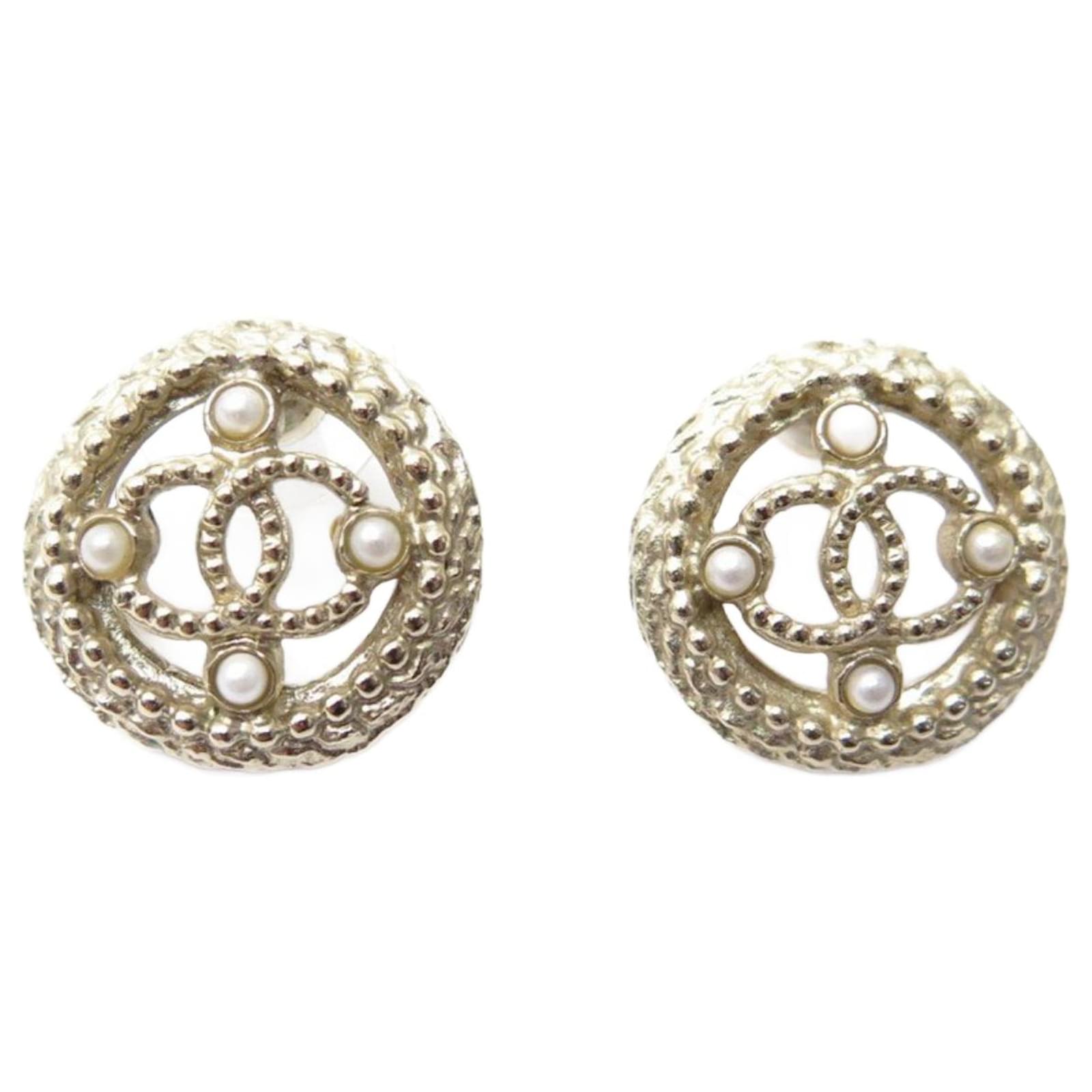 CHANEL vintage earrings Golden ref.976183 - Joli Closet