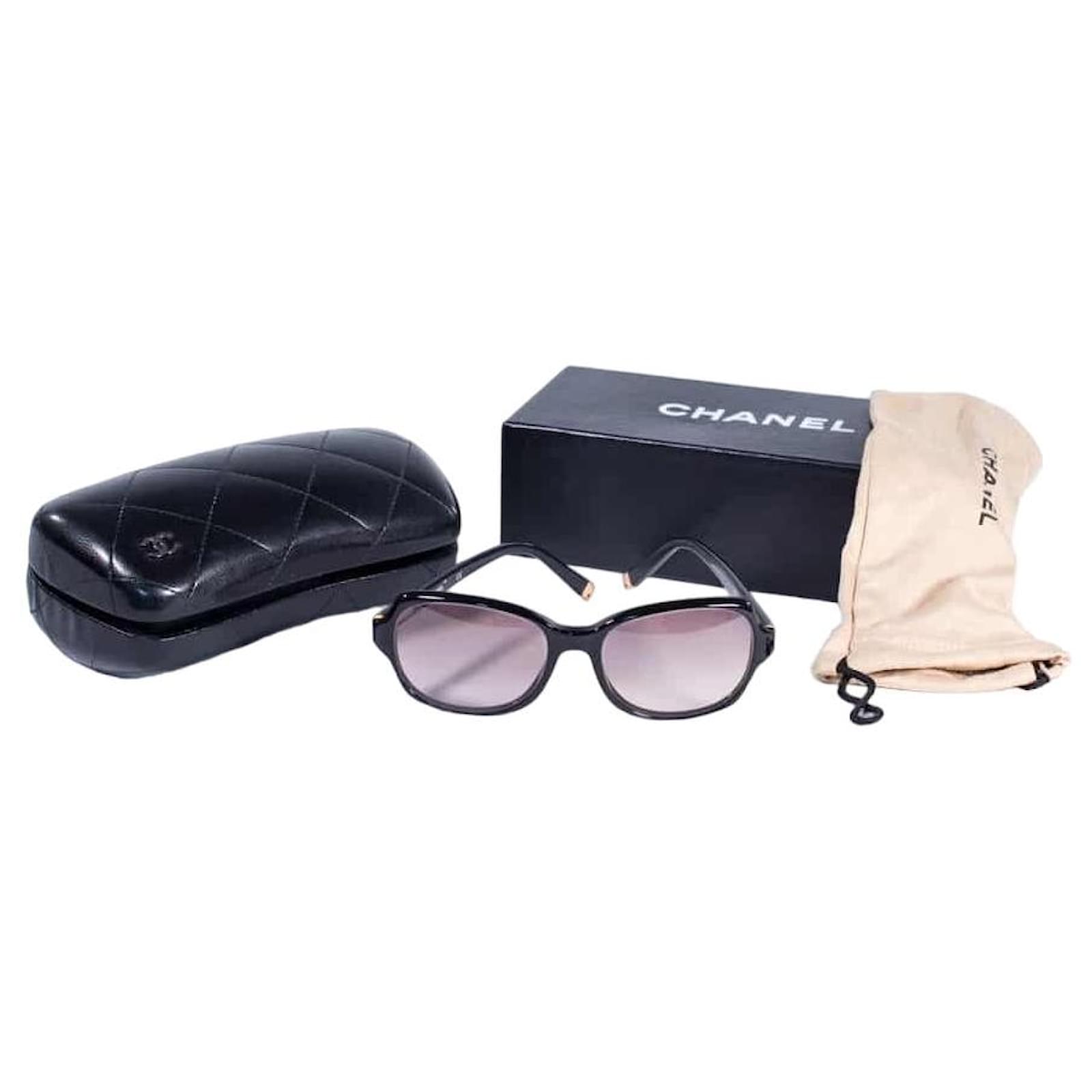 Chanel sunglasses Black Plastic ref.738982 - Joli Closet