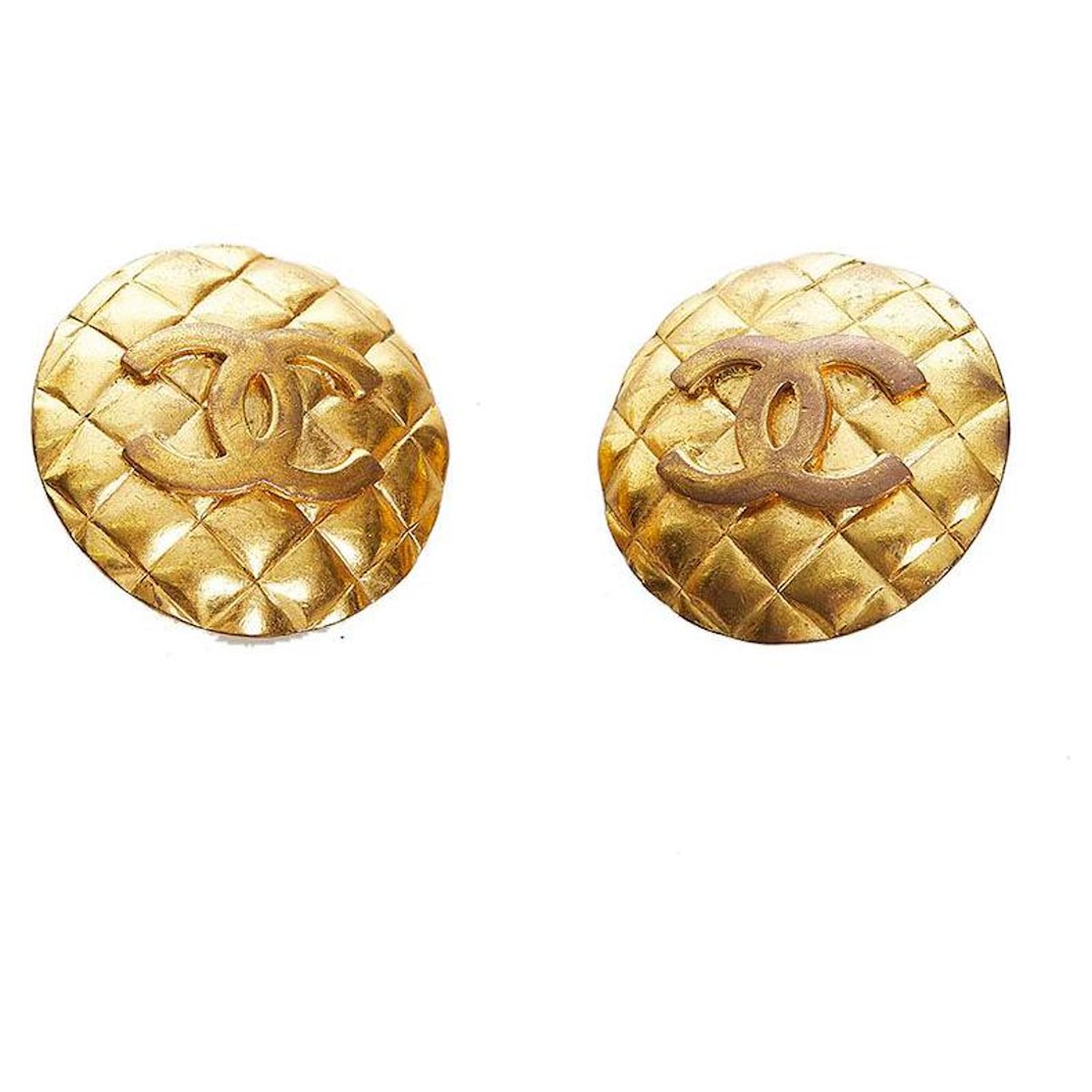 chanel CC Quilted Clip Earrings gold Golden Metal ref.739822