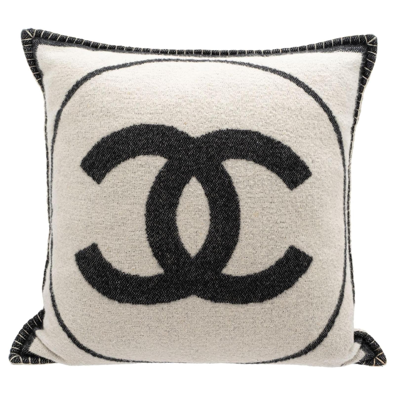 chanel cushion