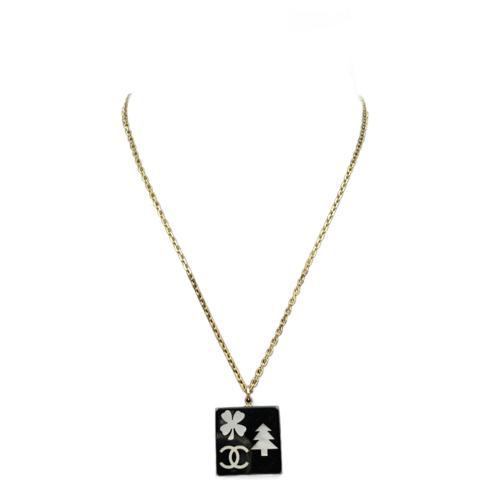 Chanel Gold Metal Chain Necklace Black Square Lucite Pendant Golden  ref.742064 - Joli Closet