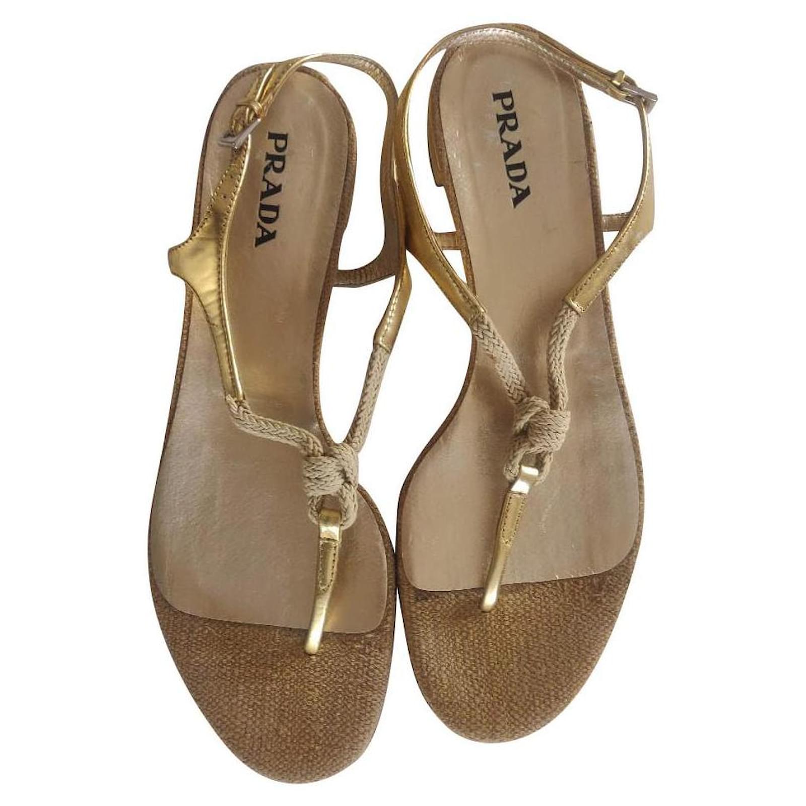 Prada Gold Flat Sandals with Wicker Beige Golden ref.743547 - Joli Closet