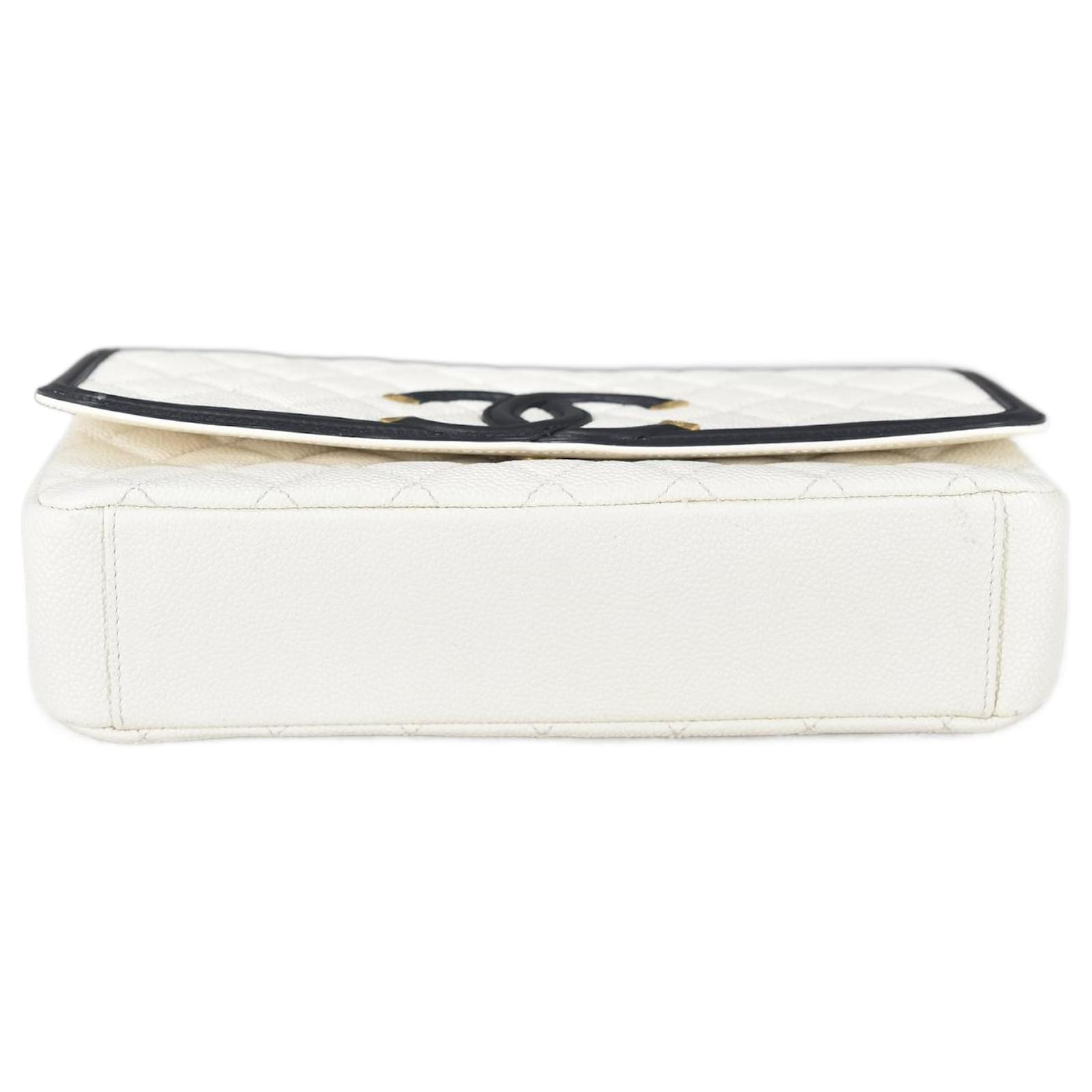 Chanel CC Filigree Flap Bag White Leather ref.745473 - Joli Closet