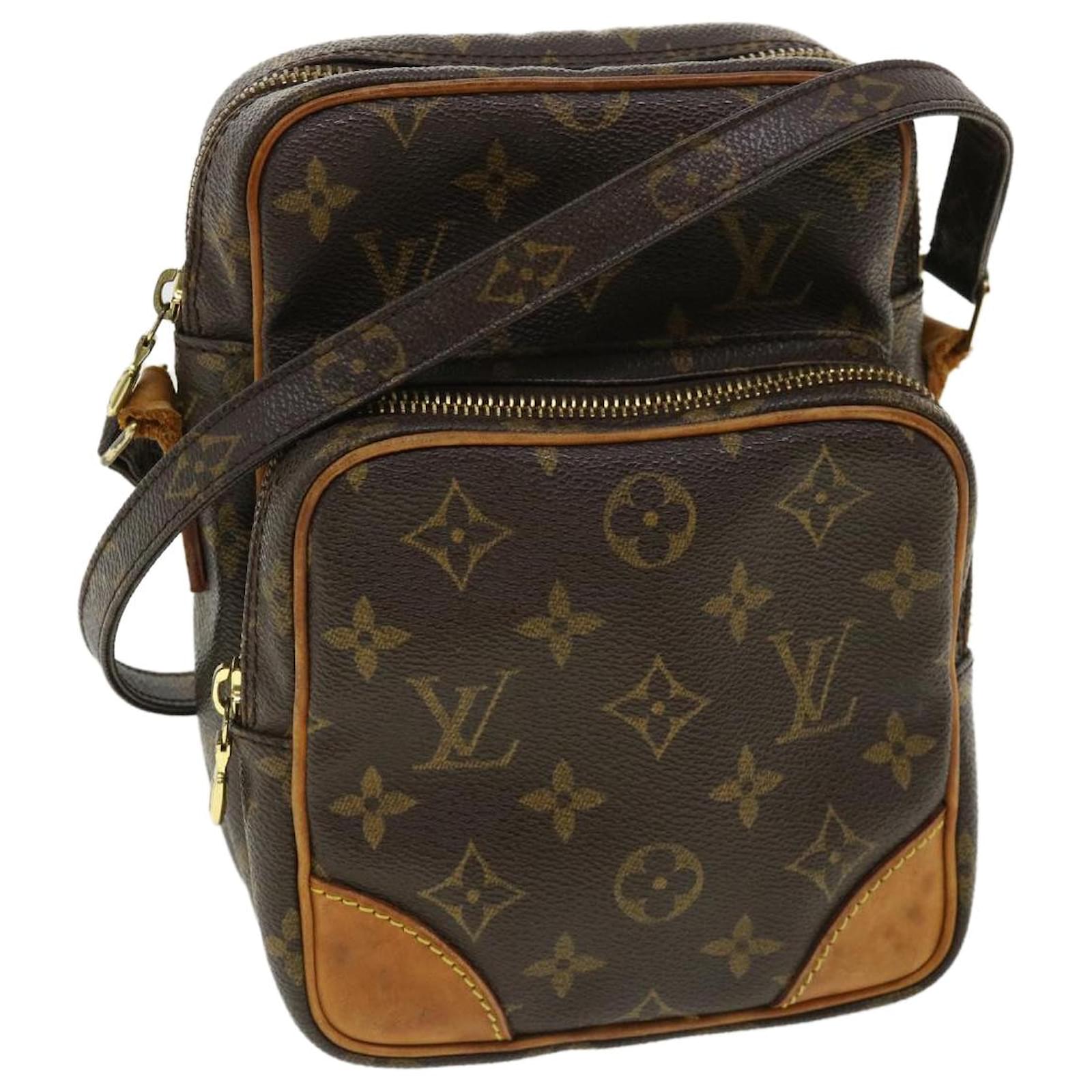 LOUIS VUITTON Weatherly Shoulder Crossbody bag M80636