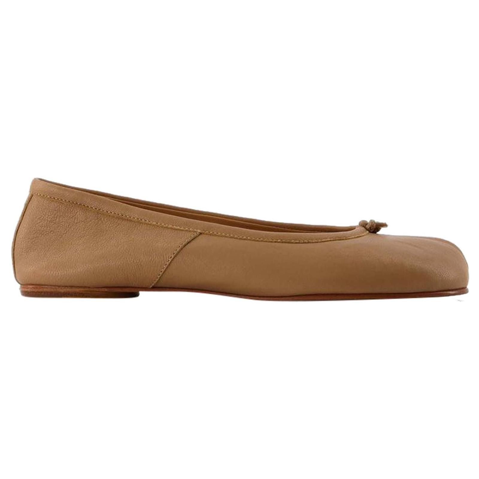 Maison Martin Margiela Ballerines Tabi Flat Shoes Maison Margiela Beige Leather Cuir ref.748938 Joli Closet