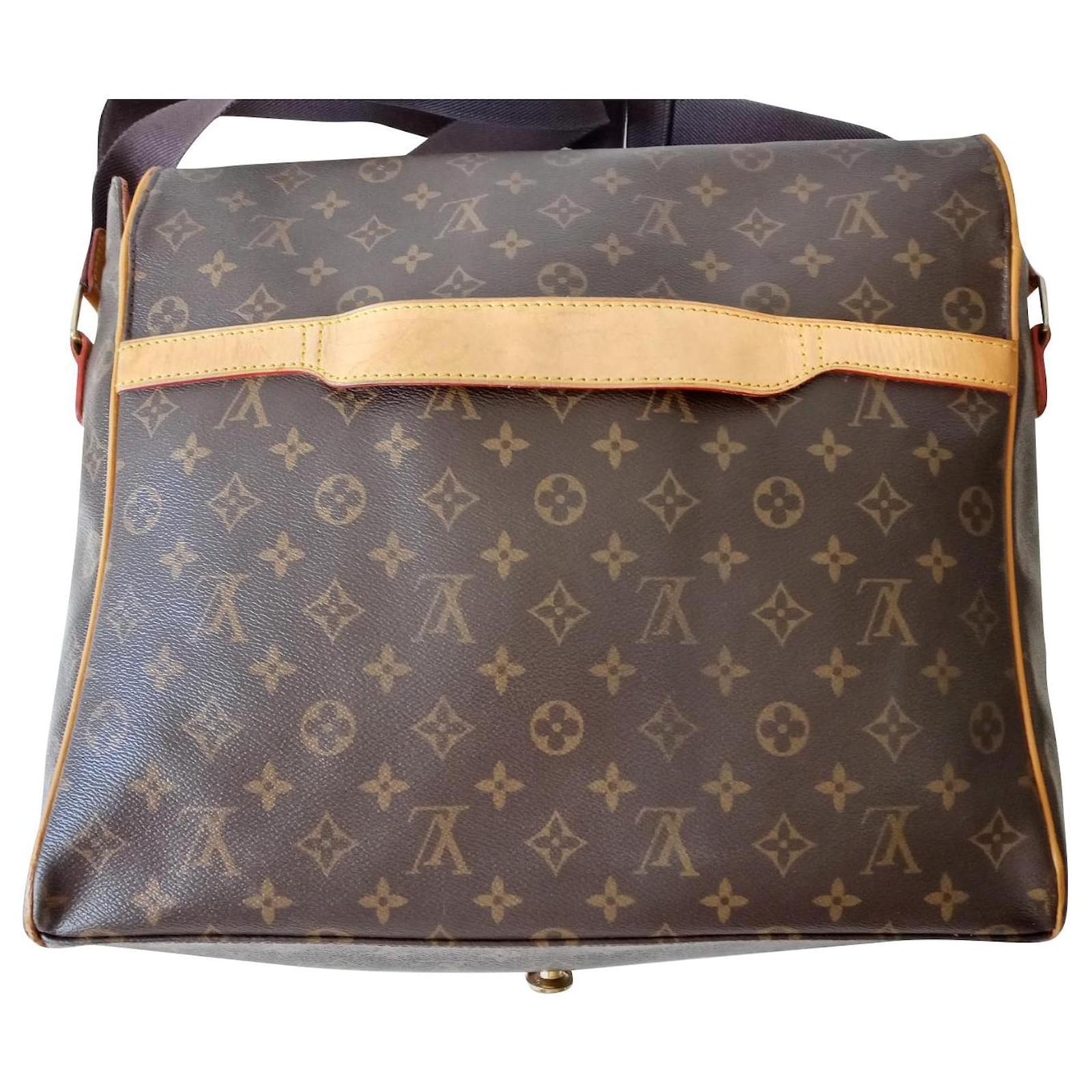 Louis Vuitton Valmy MM Monogram Canvas Messenger Bag