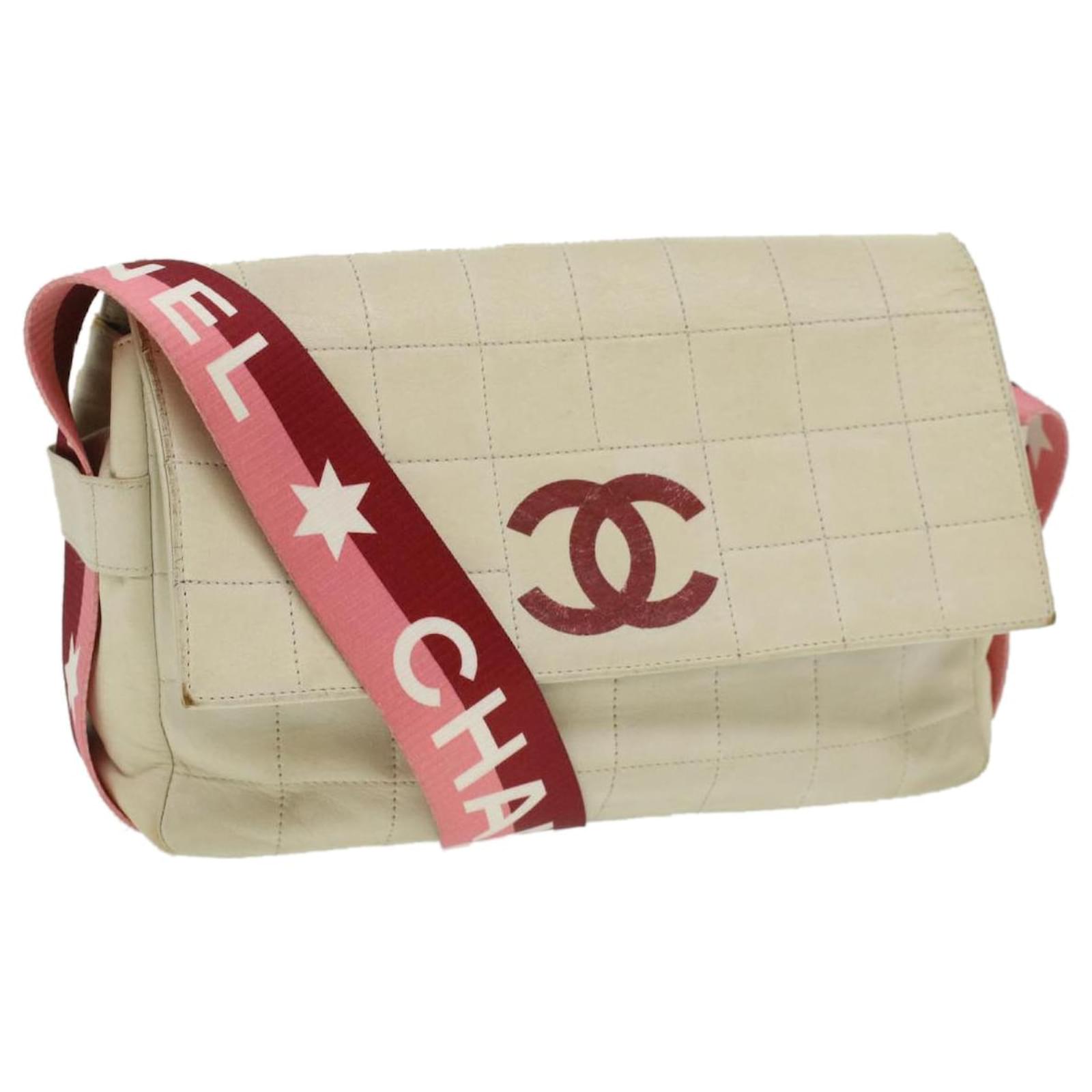 CHANEL Travel Line Choco Bar Shoulder Bag White CC Auth 30064a Nylon  ref.600849 - Joli Closet