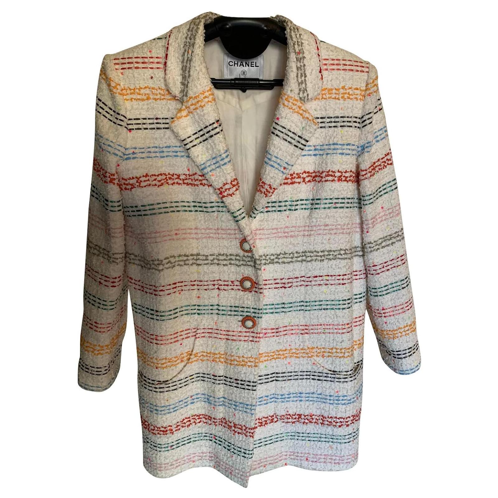 Chanel 19PAG, 2019 Chaqueta de tweed de algodón de ajuste extragrande largo blanco y multicolor con rayas pasarela de primavera y ref.752007 - Closet
