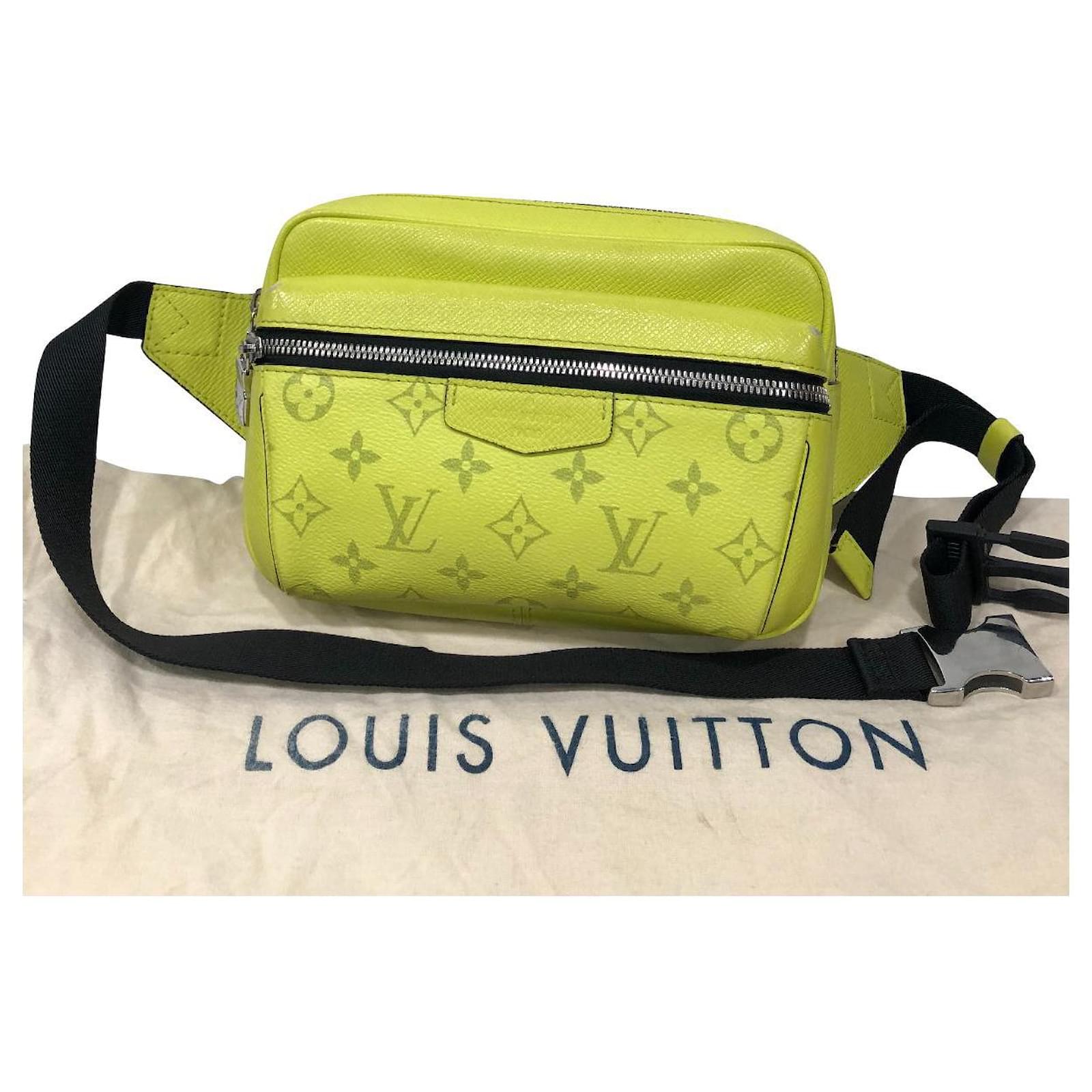 Louis Vuitton Pouch Yellow Leather ref.752031 - Joli Closet