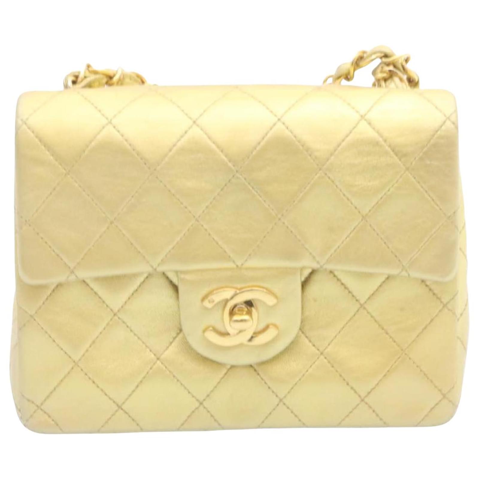 Chanel Name tag Golden Leather ref.752941 - Joli Closet