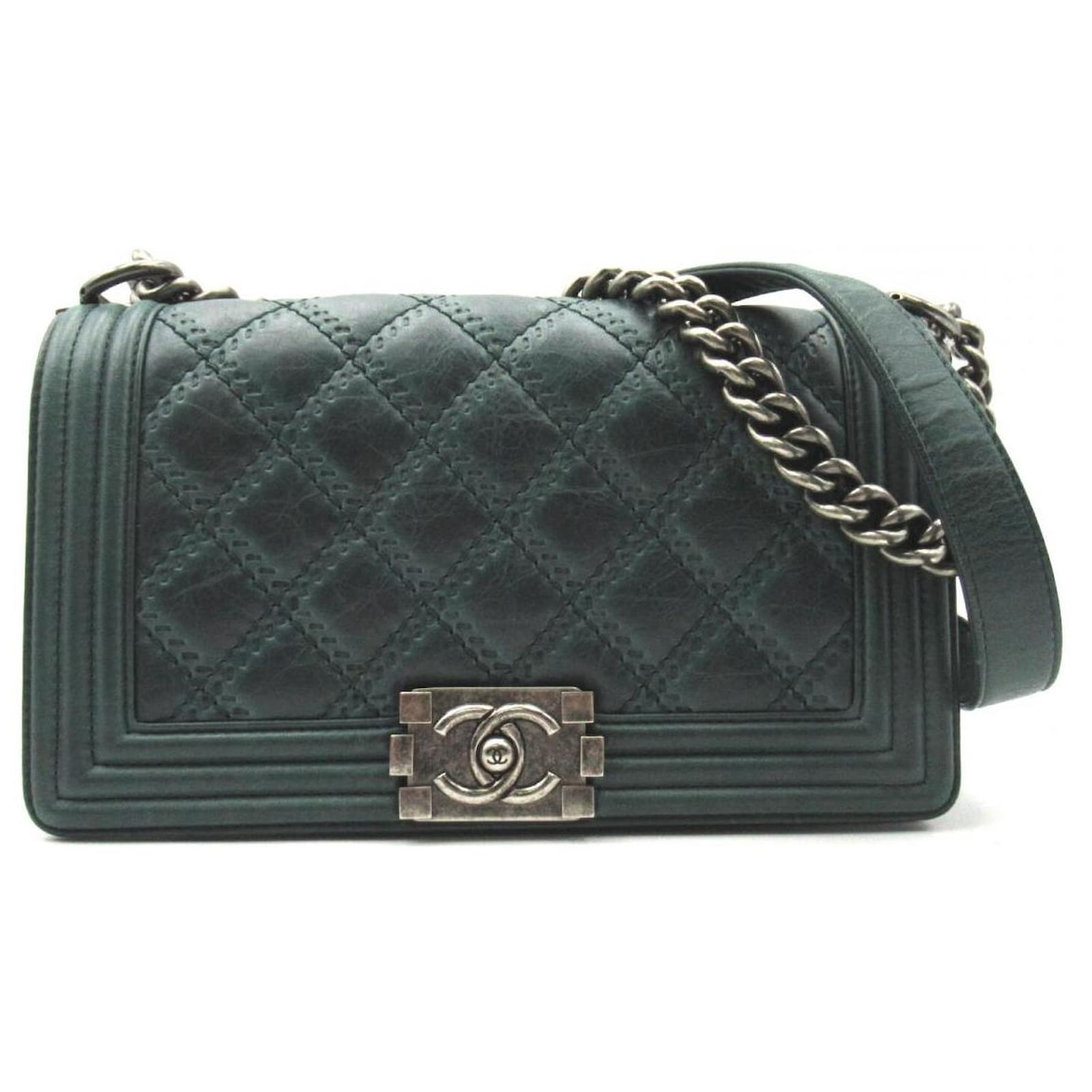 Chanel Quilted Leather Le Boy Flap Bag Green Lambskin ref.753634 - Joli  Closet