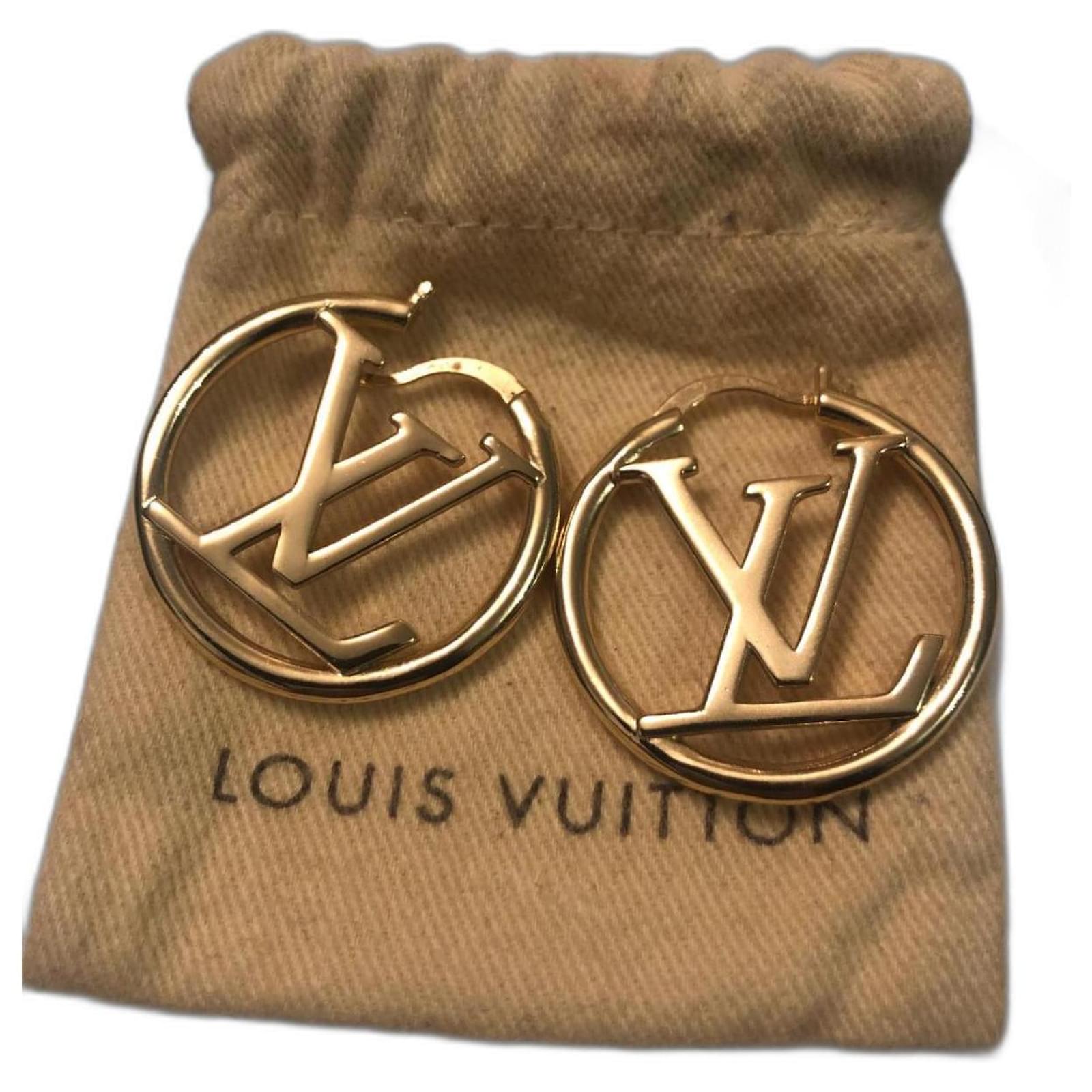 Brinco Louis Vuitton Logo