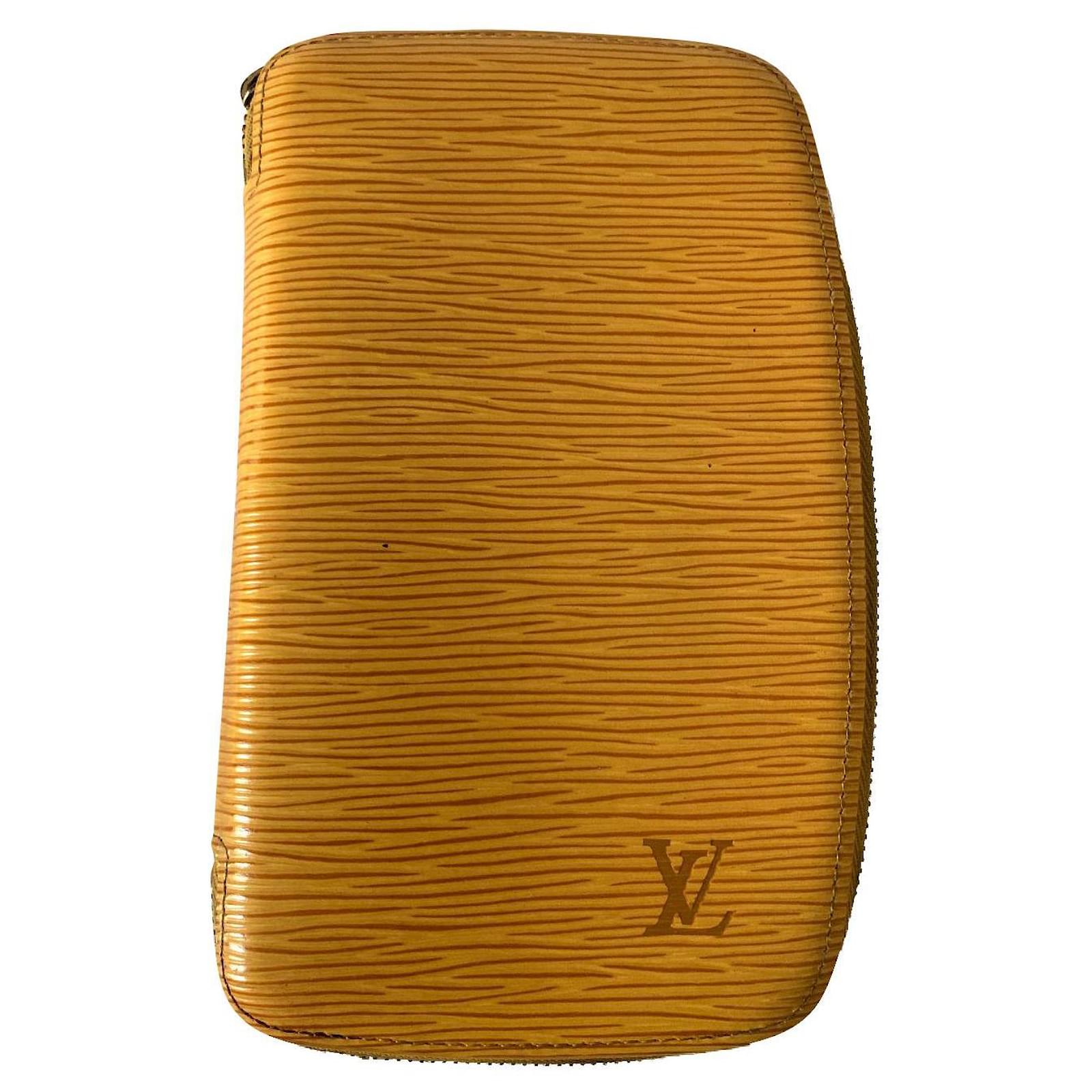 Louis Vuitton Vintage ocra yellow zip wallet Leather ref.757453 - Joli  Closet