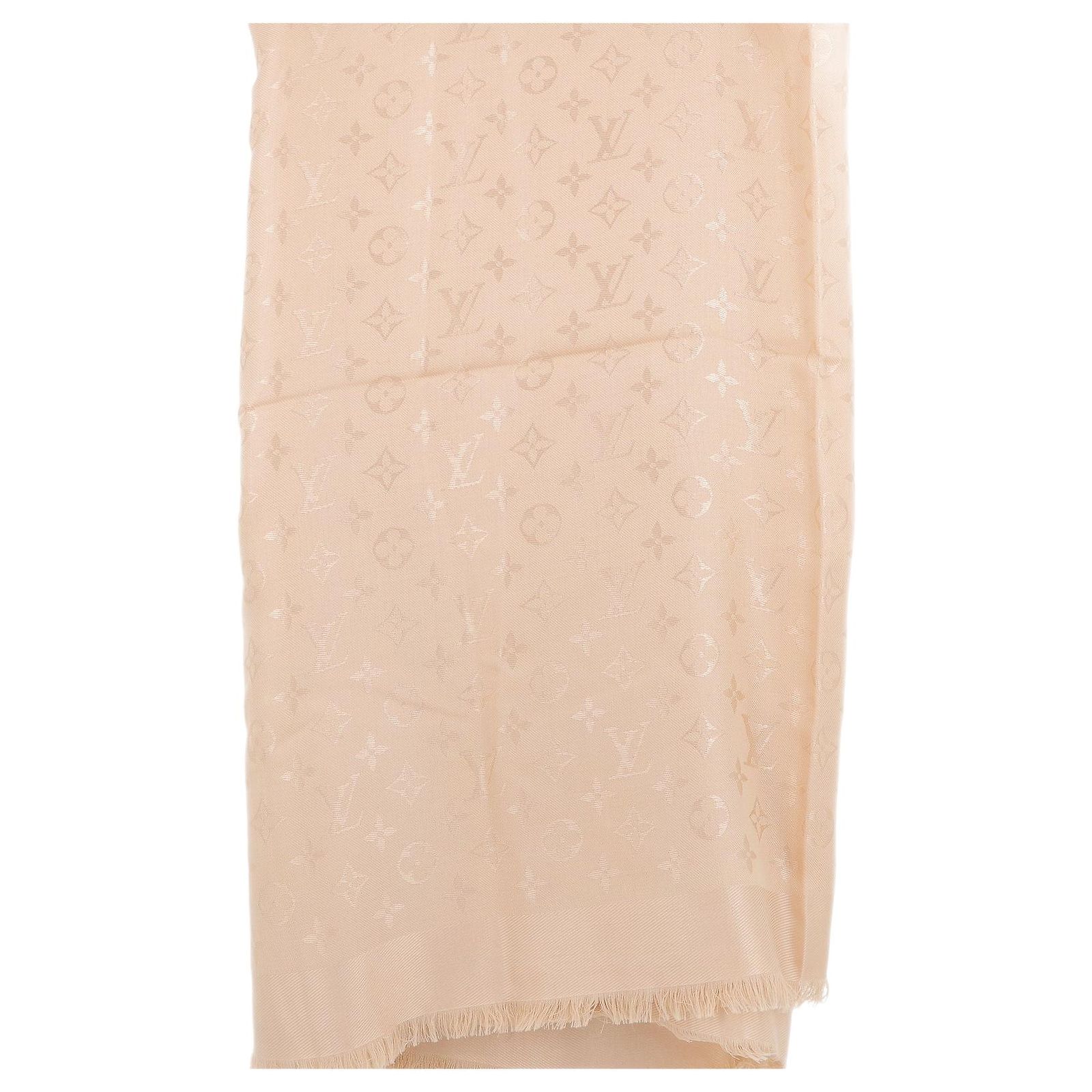 Louis Vuitton Beige Silk ref.758462 - Joli Closet