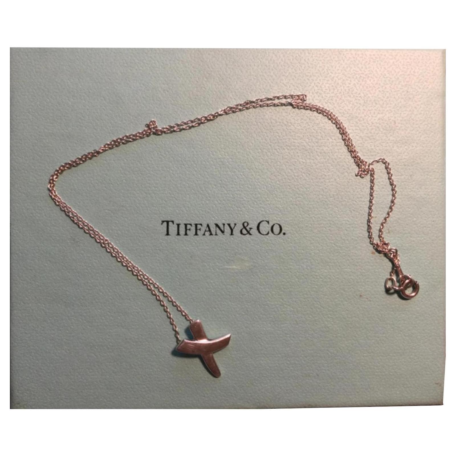 Tiffany & Co. 18K Diamond Kiss Pendant - 18K Yellow Gold Pendant Necklace,  Necklaces - TIF259305 | The RealReal