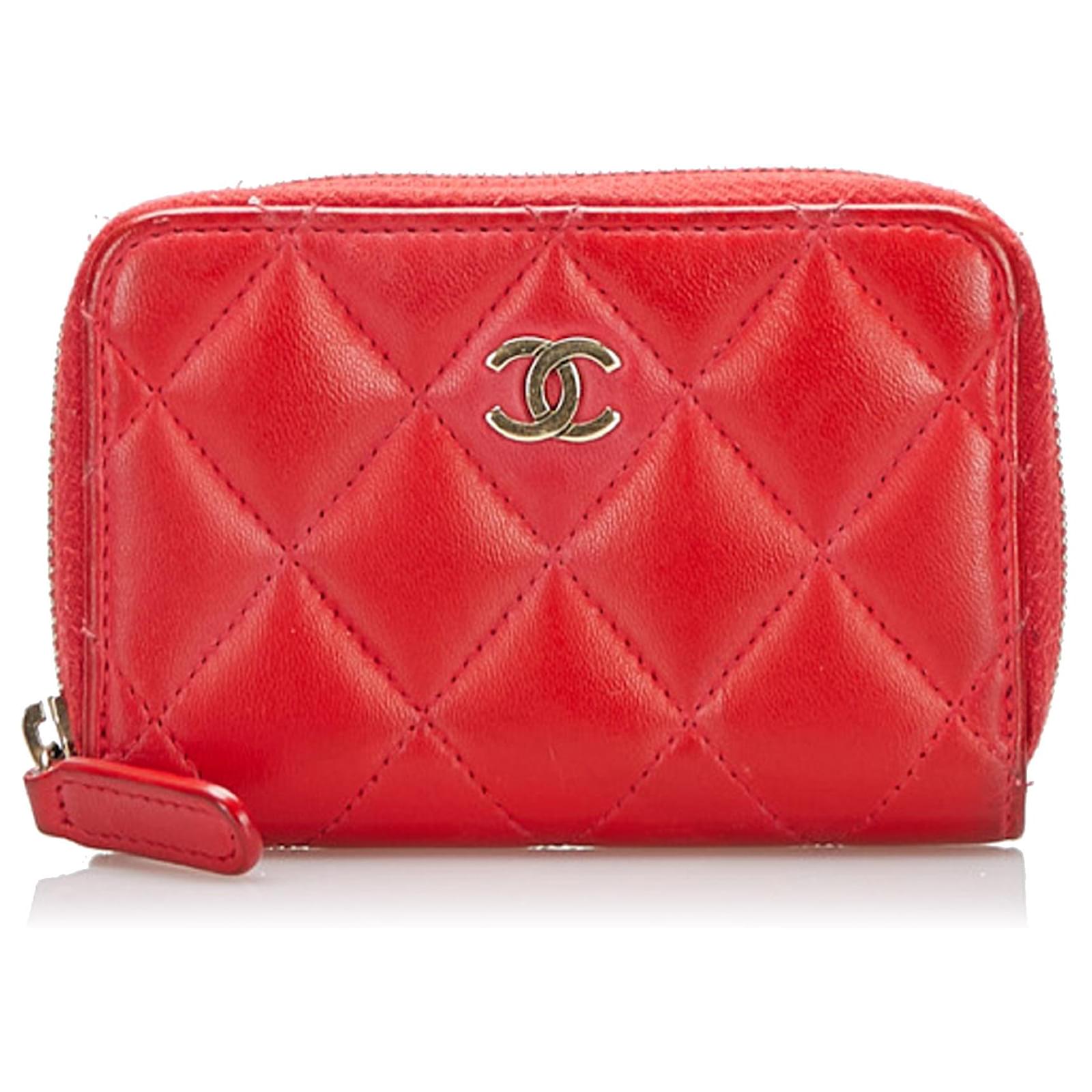 Chanel Red CC Lamskin Coin Pouch Leather ref.764045 - Joli Closet