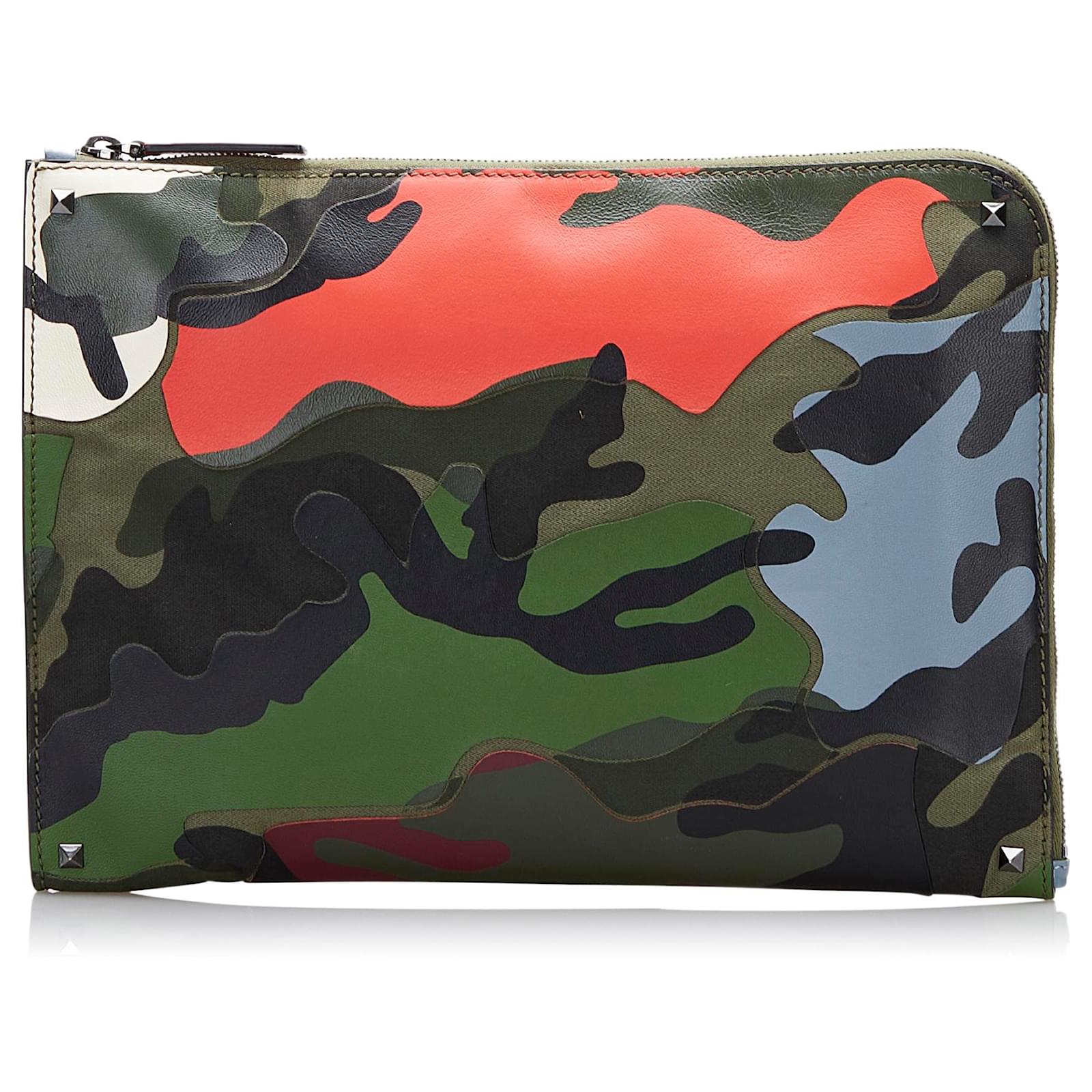 Valentino Green Camouflage Canvas and Leather Clutch Bag Pony-style calfskin Cloth ref.764084 Joli
