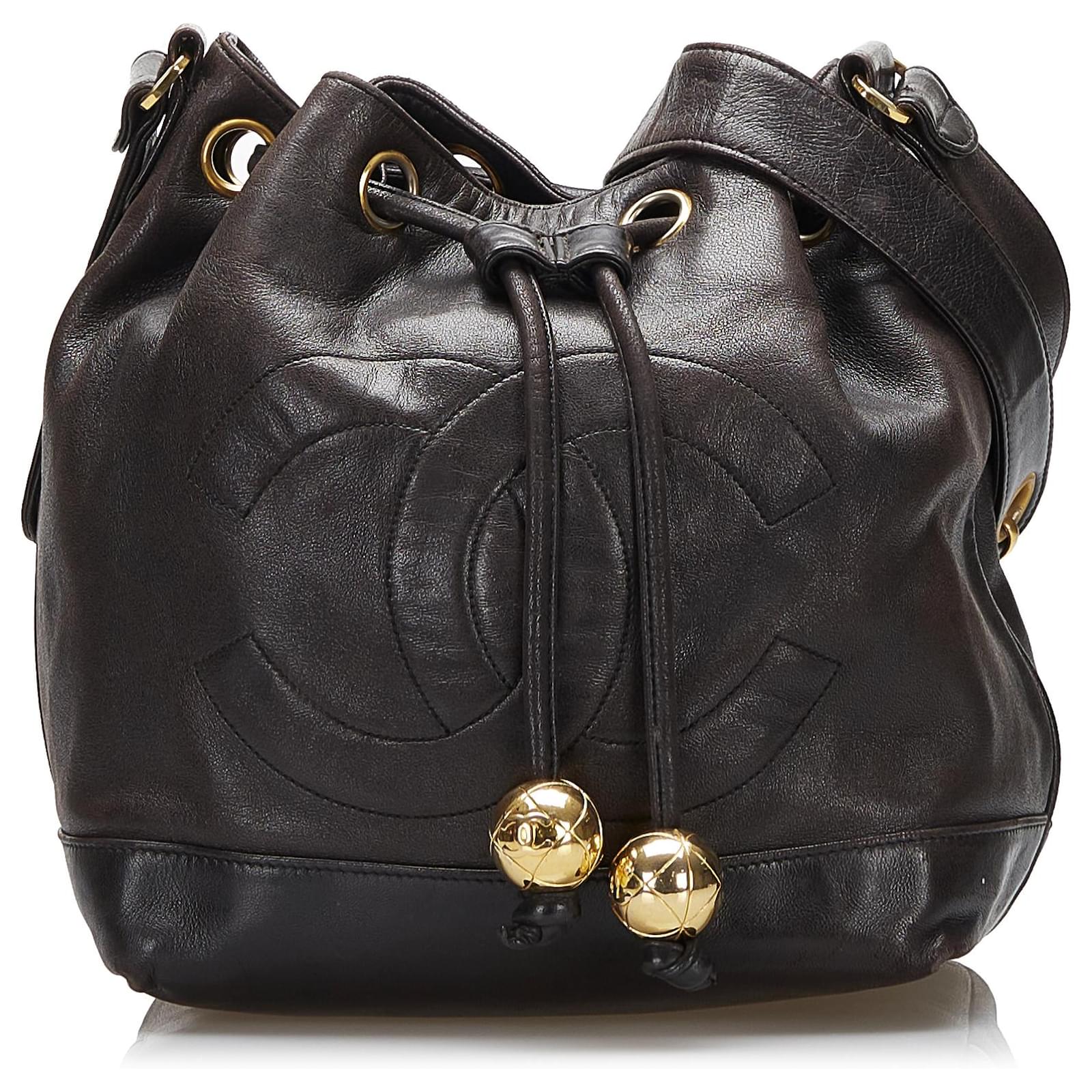 Chanel Black CC Lambskin Bucket Bag Leather ref.764226 - Joli Closet