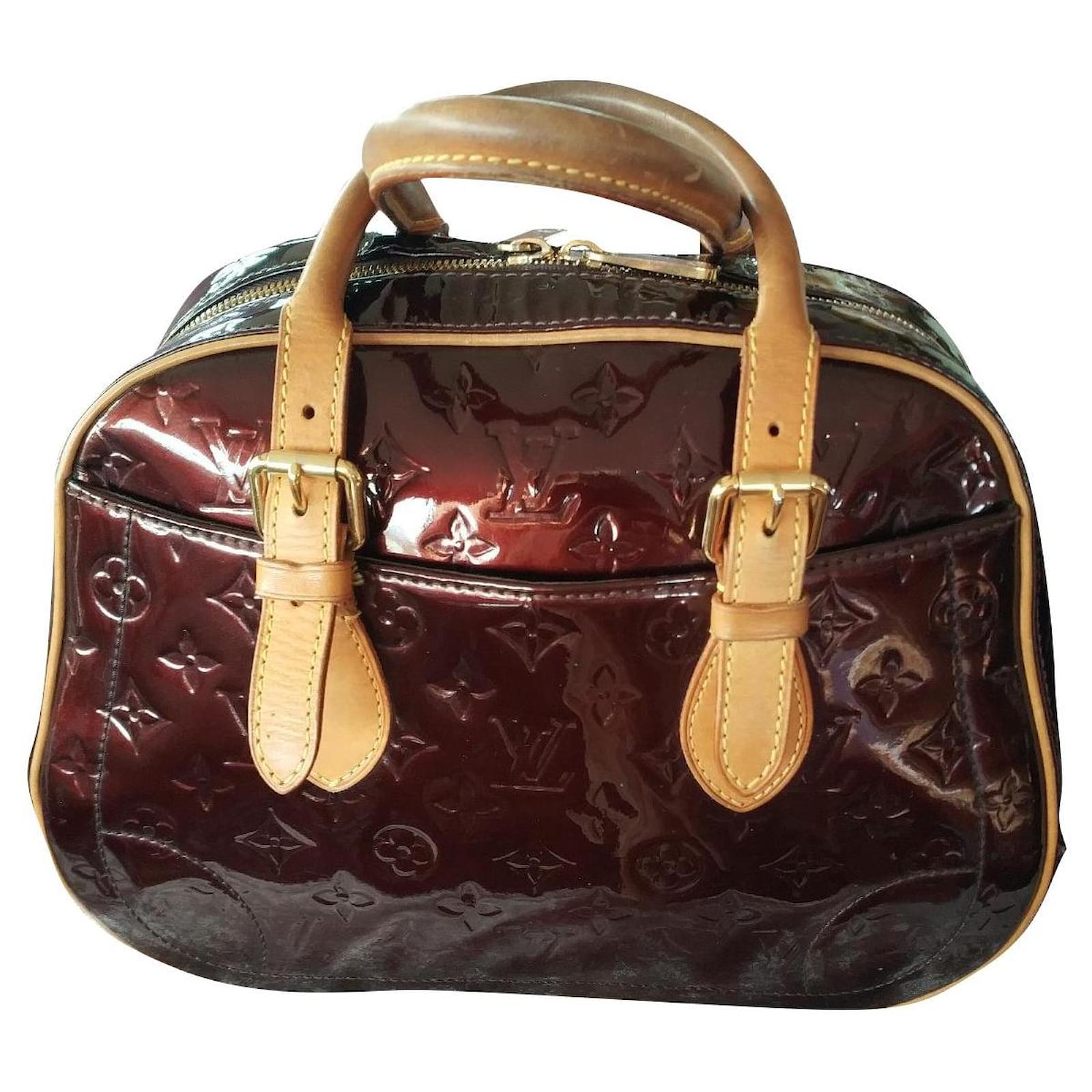 Louis Vuitton Summit Drive bag Dark red Leather ref.764567 - Joli
