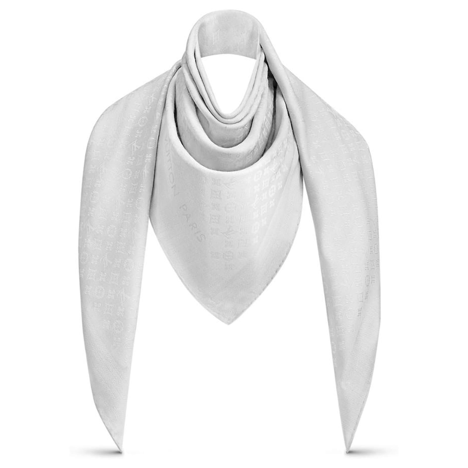 Louis Vuitton LV Shawl Evermore gray new Grey Silk ref.769860 - Joli Closet