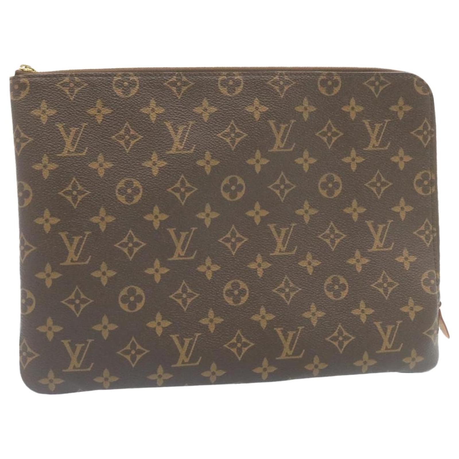 LOUIS VUITTON ETUI VOYAGE IN MONOGRAM