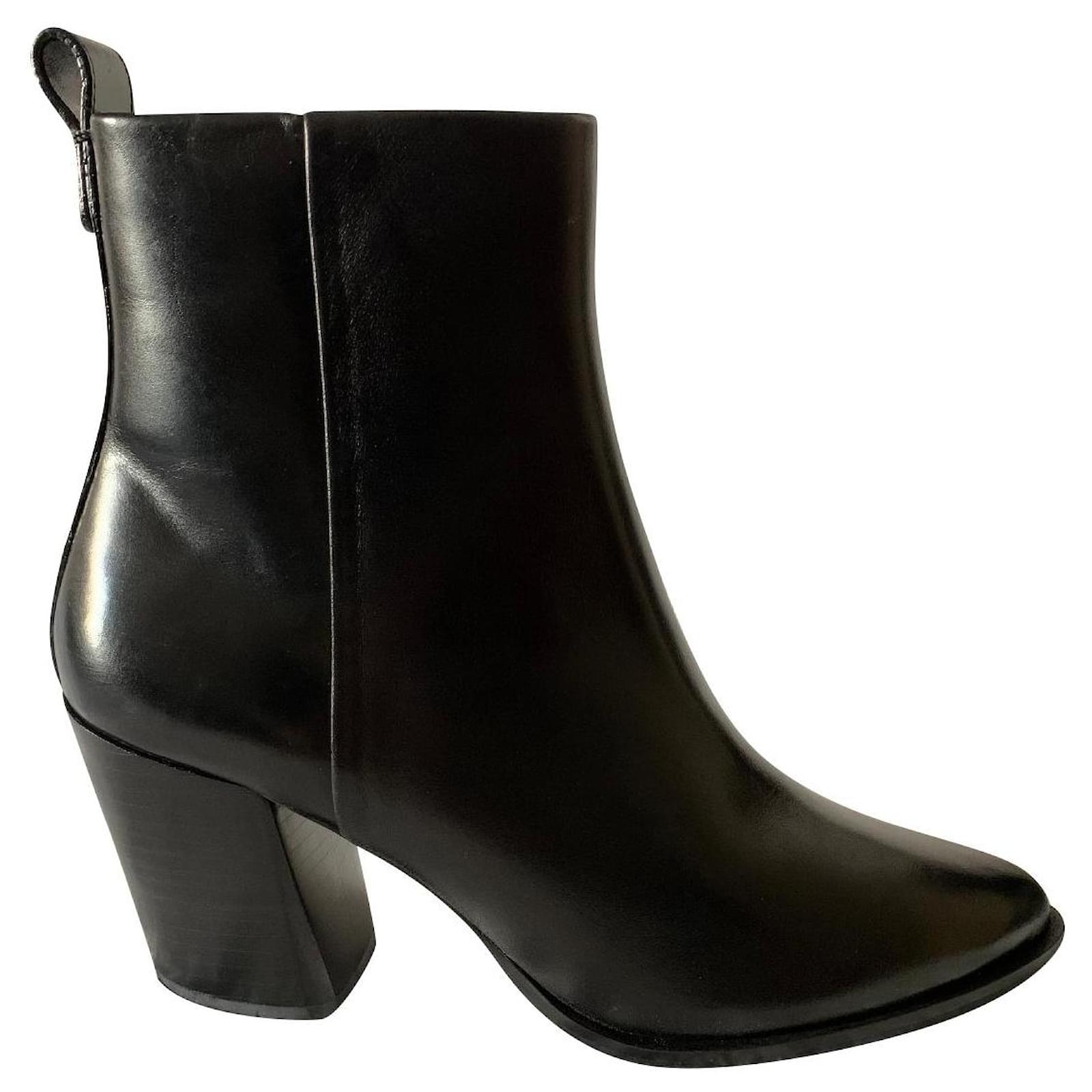 Tory Burch Black pointy ankle boots Leather  - Joli Closet