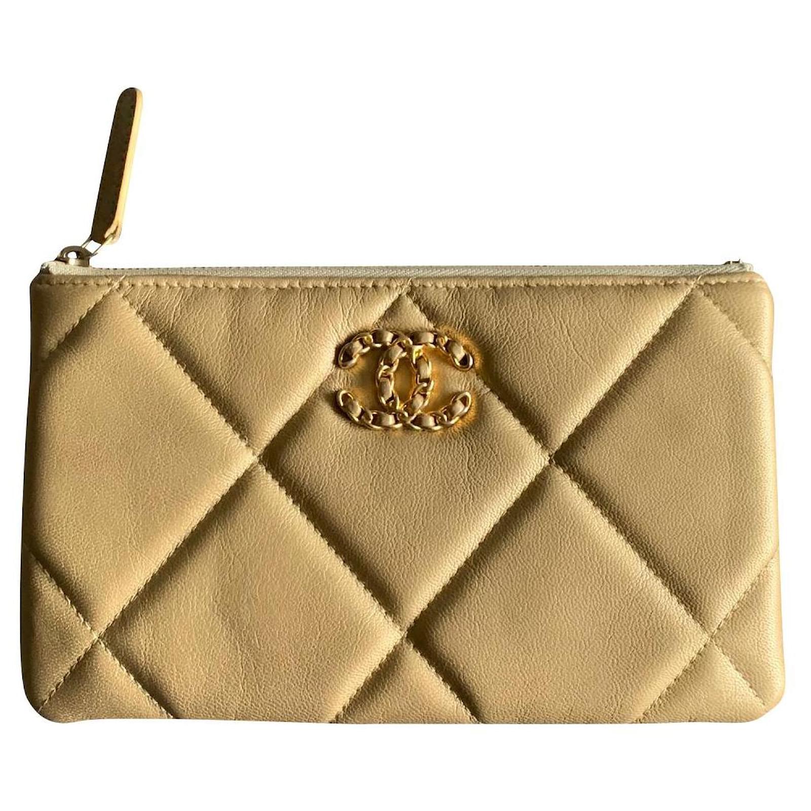 Chanel 19 small bag Golden Leather ref.771862 - Joli Closet