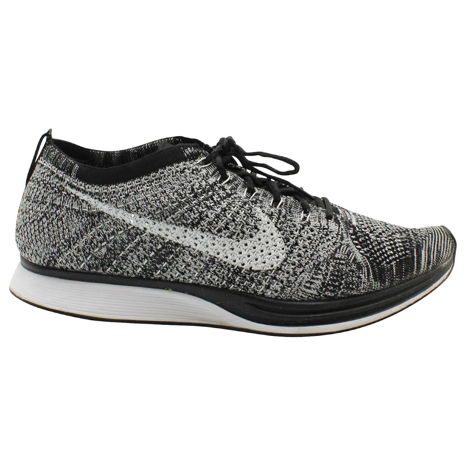 Nike Flyknit Sneaker in Oreo Grey Synthetic Black ref.776849 - Joli Closet