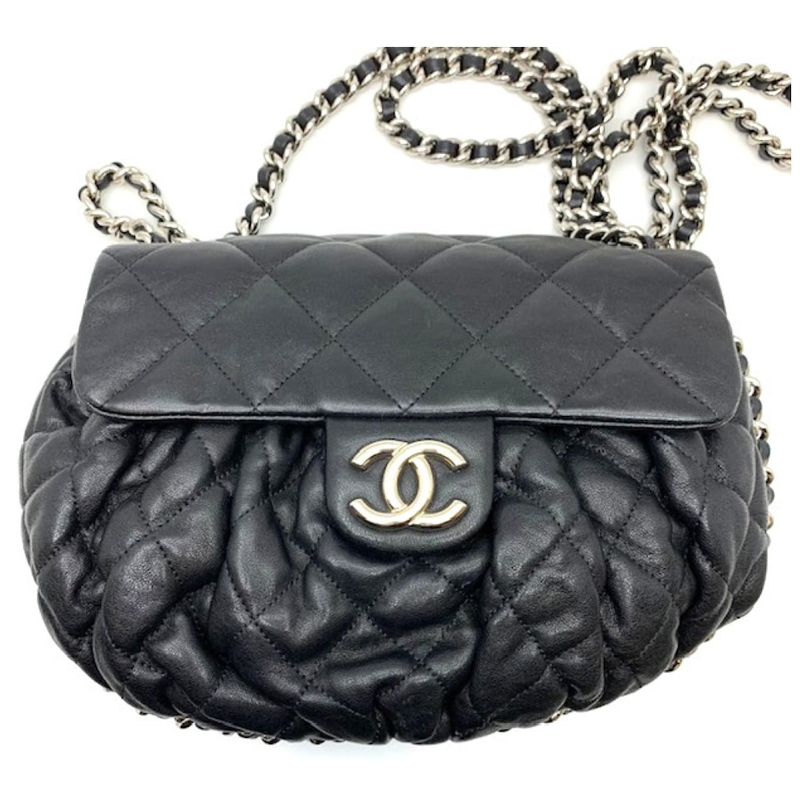 Chanel Chain around Black Leather ref.779474 - Joli Closet