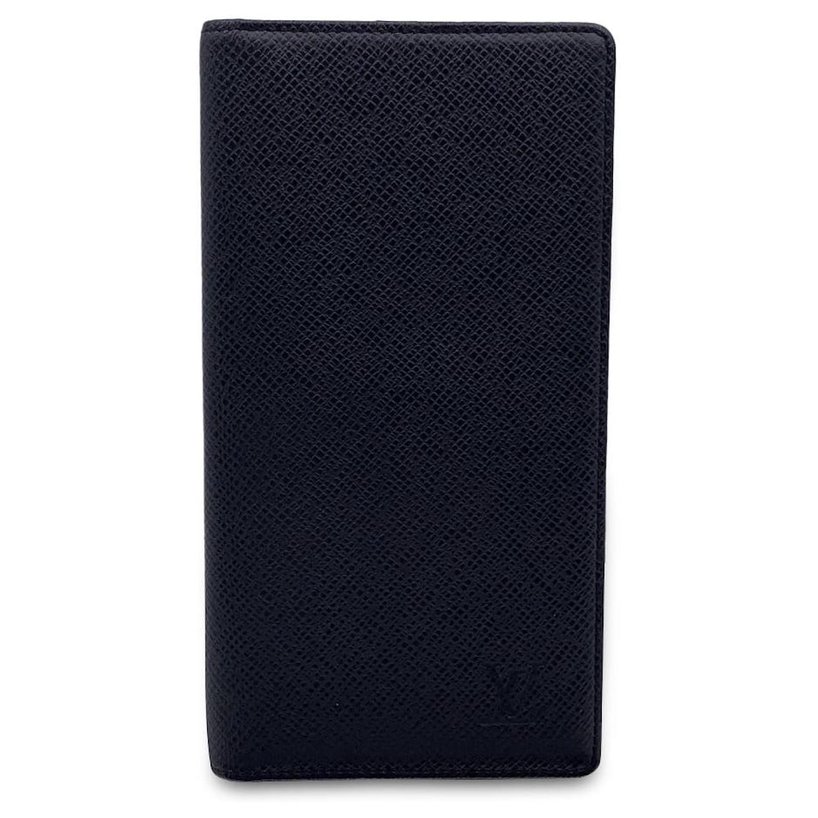 Louis Vuitton Black Taiga Leather Bifold Vertical Long Card Wallet  ref.781889 - Joli Closet