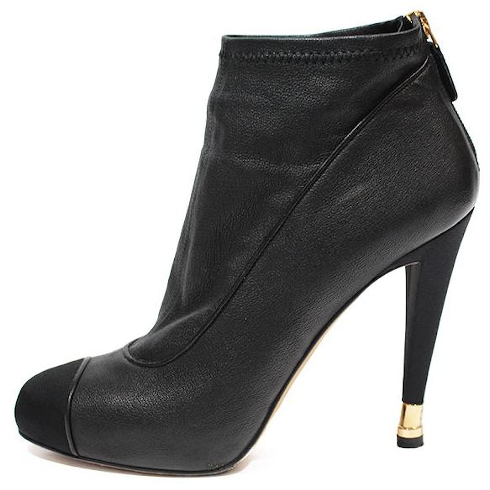 Chanel Ankle Boots Black Leather ref.783760 - Joli Closet