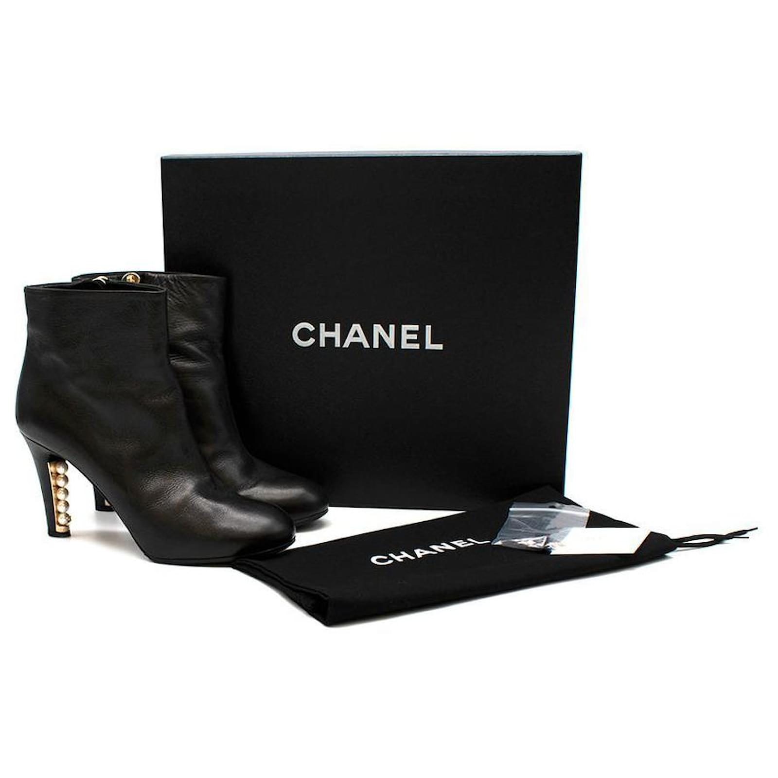 Chanel Black Leather Pearl Heel Ankle Boots ref.785767 - Joli Closet