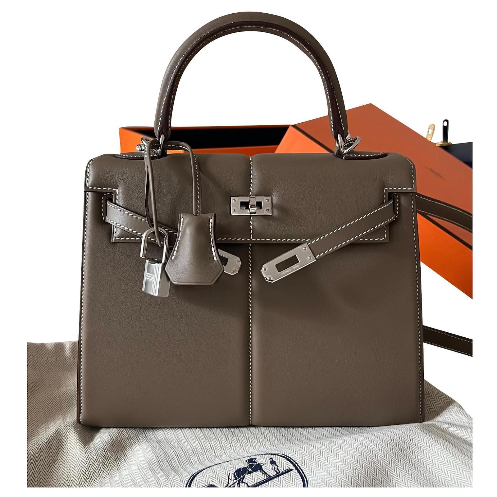 Hermès Kelly 25 Padded Grey Leather ref.786745 - Joli Closet