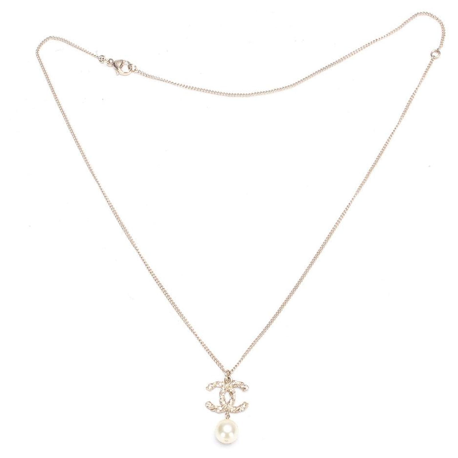 Chanel CC Pearl Drop Necklace Golden Silver ref.787473 - Joli Closet