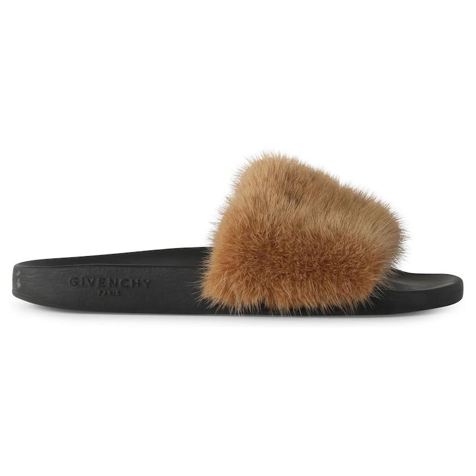 Givenchy Brown Mink Fur Slippers Beige ref.789976 - Joli Closet