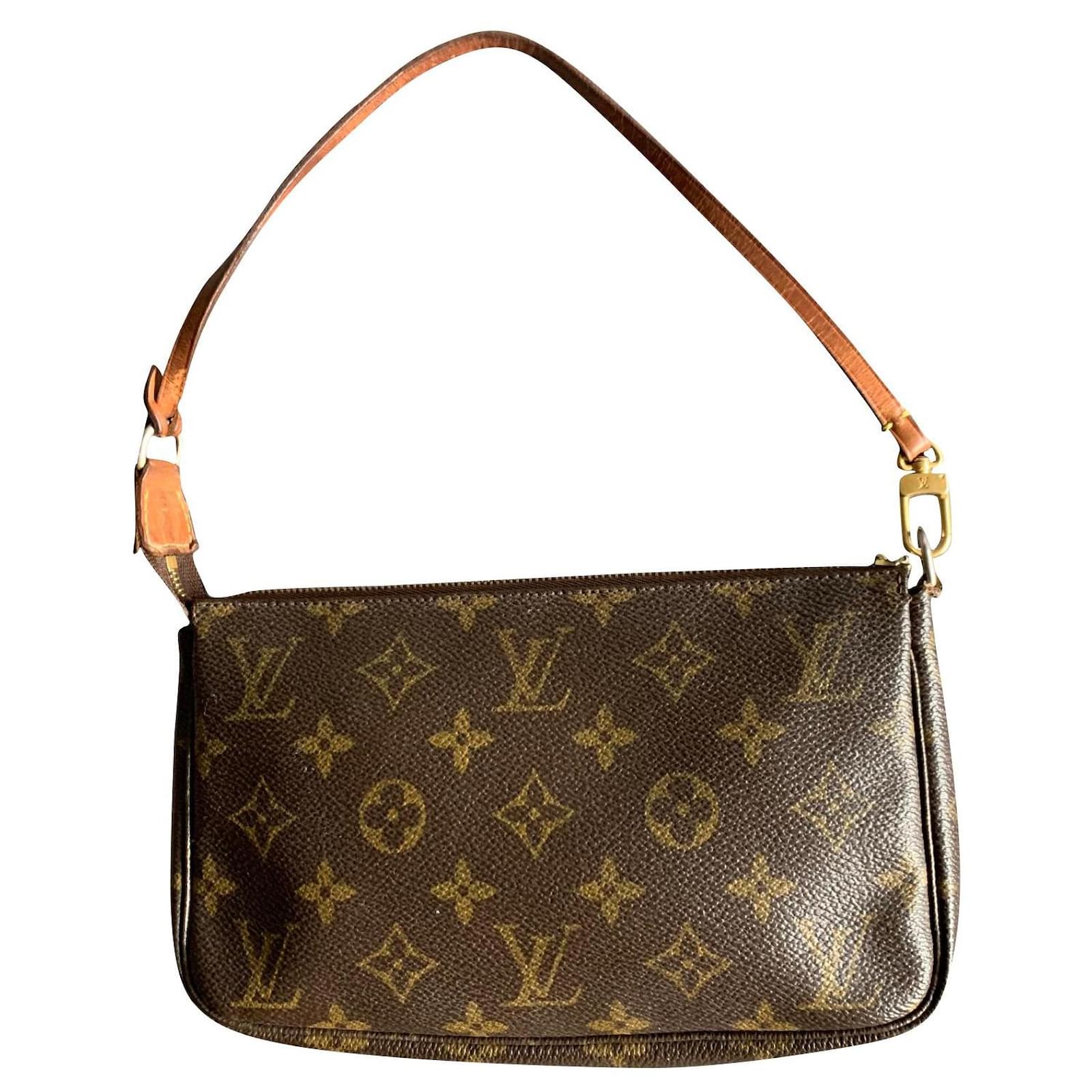 Louis Vuitton Pochette Accessoires NM bag Cloth ref.791397 - Joli Closet