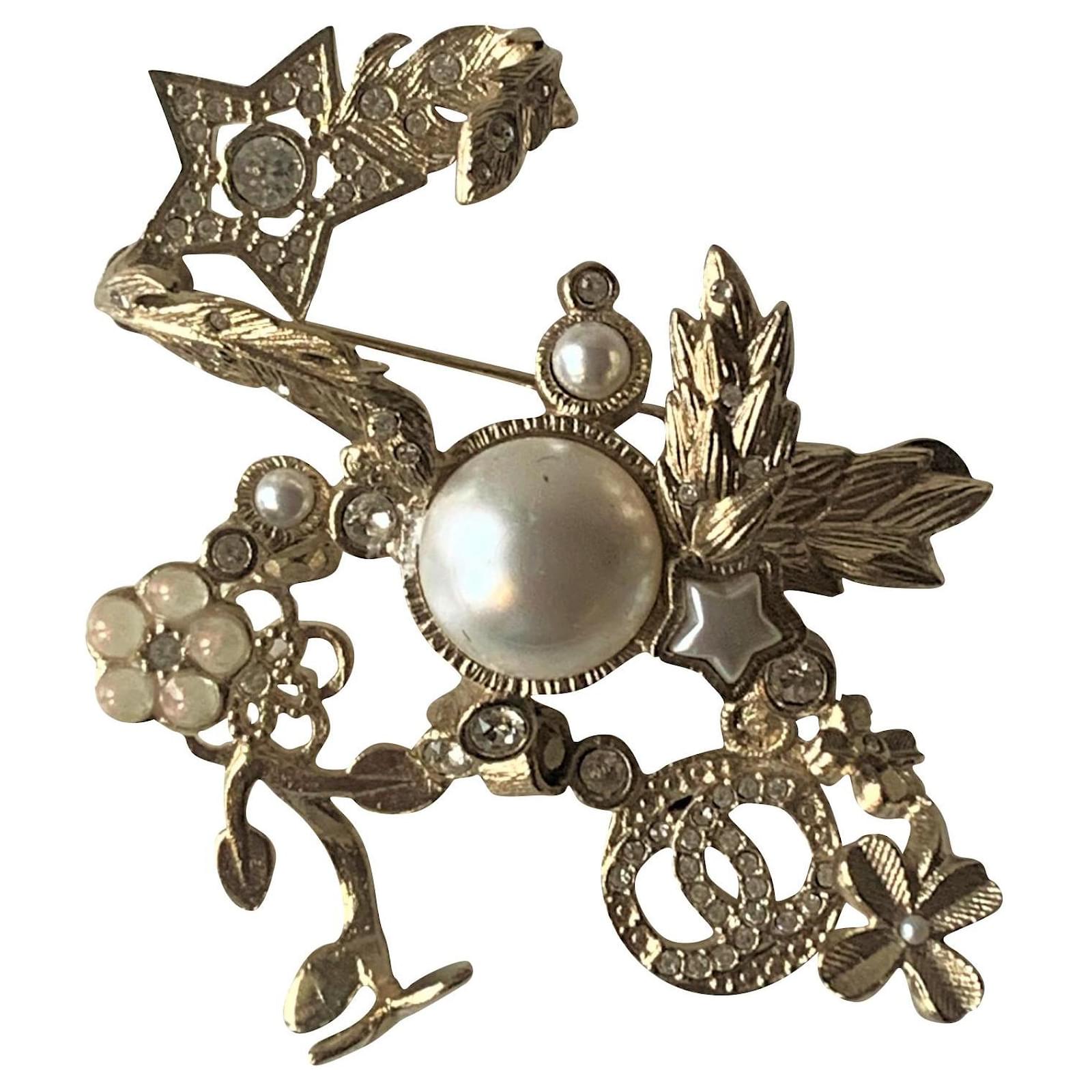 Pins & Brooches Chanel