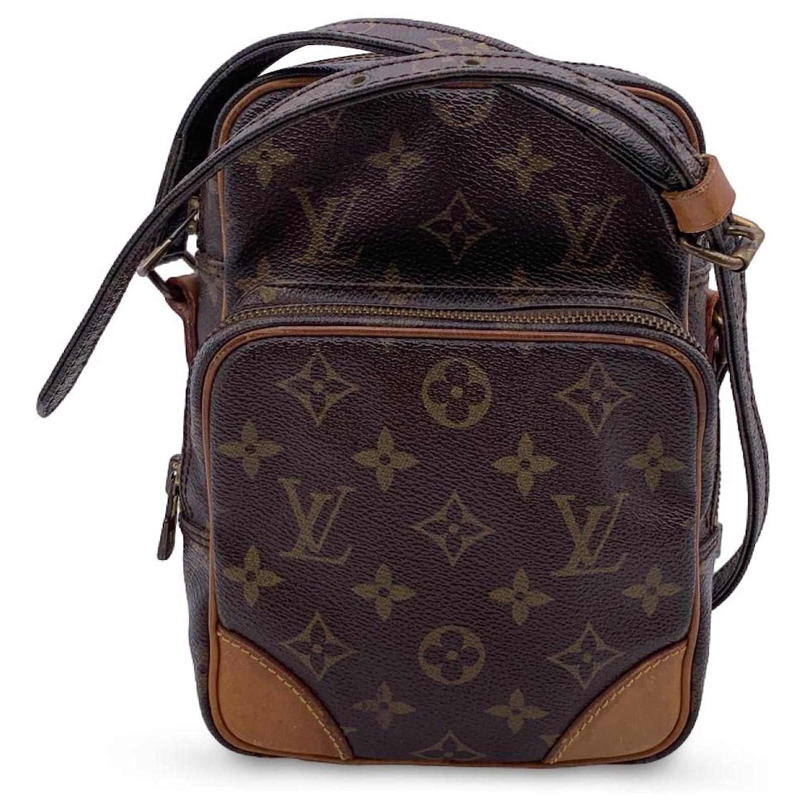 Louis Vuitton Vintage Monogram Canvas e Crossbody Bag Brown Cloth  ref.793559 - Joli Closet