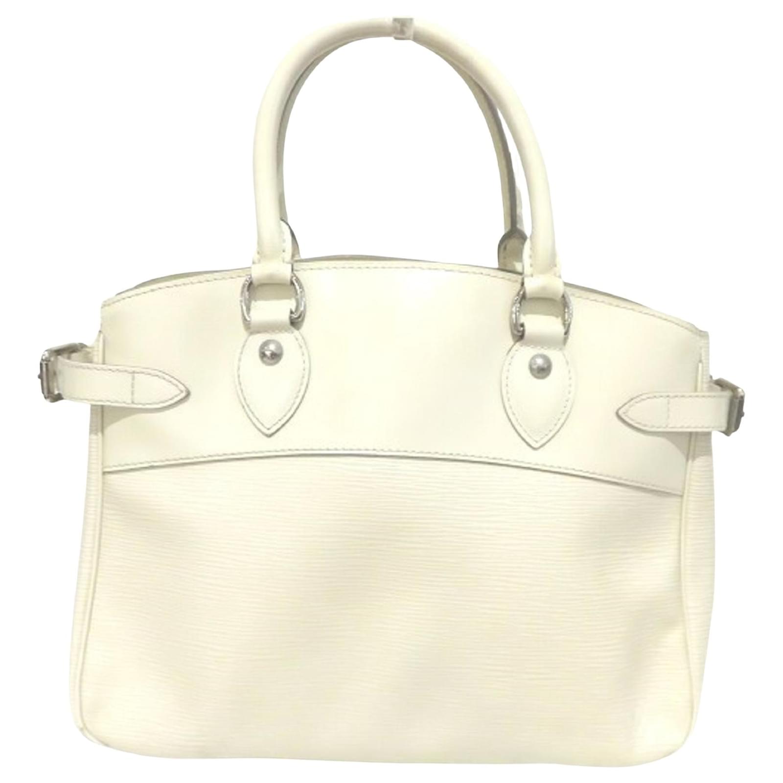 Louis Vuitton Epi Passy White Leather ref.80195 - Joli Closet