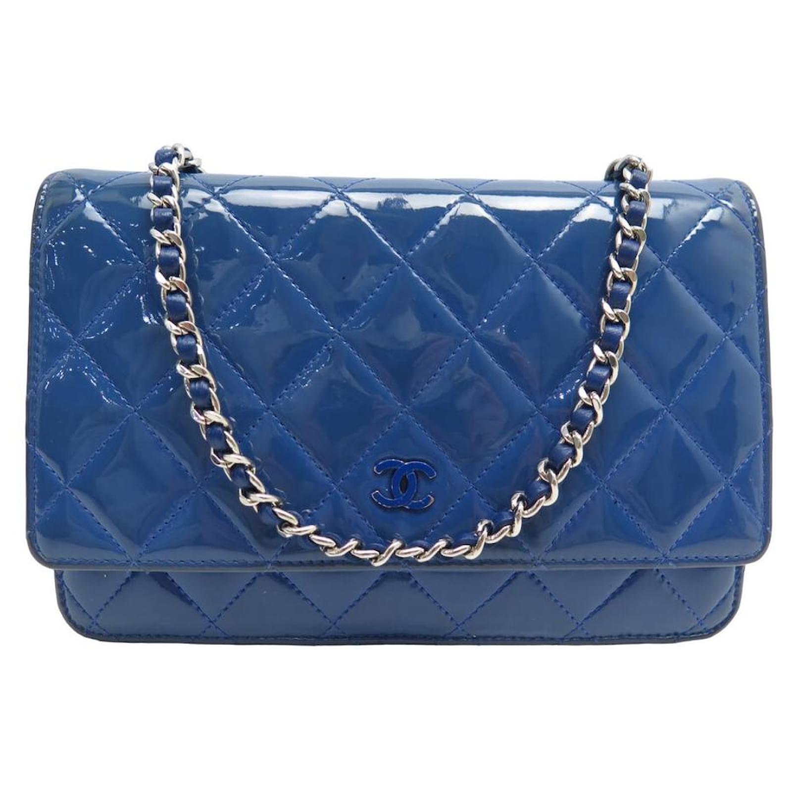 CHANEL WALLET ON CHAIN HANTASCHE IN BLAUEM LACKLEDER BANDOULIERE