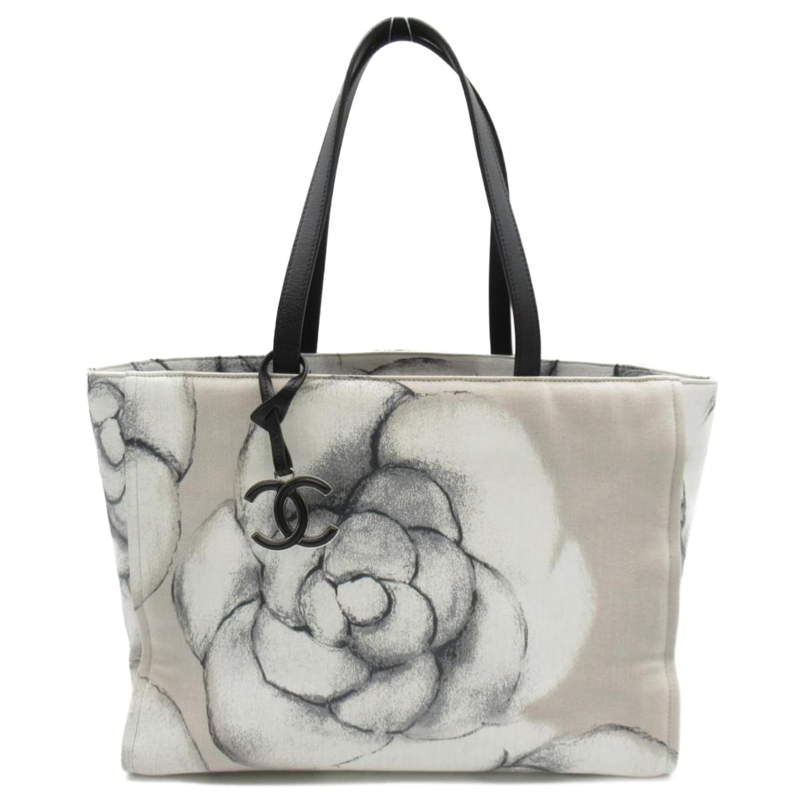 Chanel Camellia Print Tote Bag Grey Cloth ref.798160 - Joli Closet