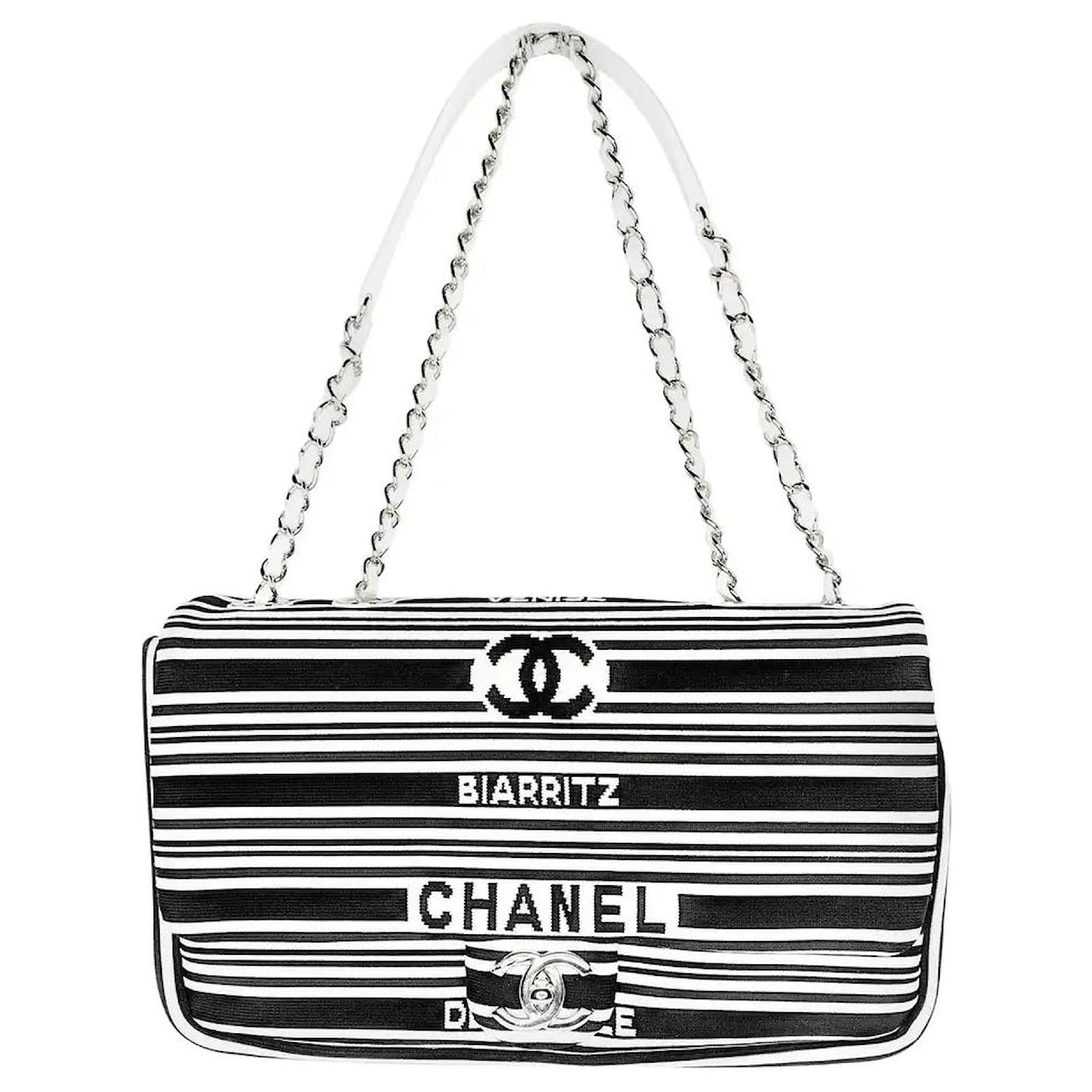 Timeless Chanel 2019 venise biarittz black and white canvas medium