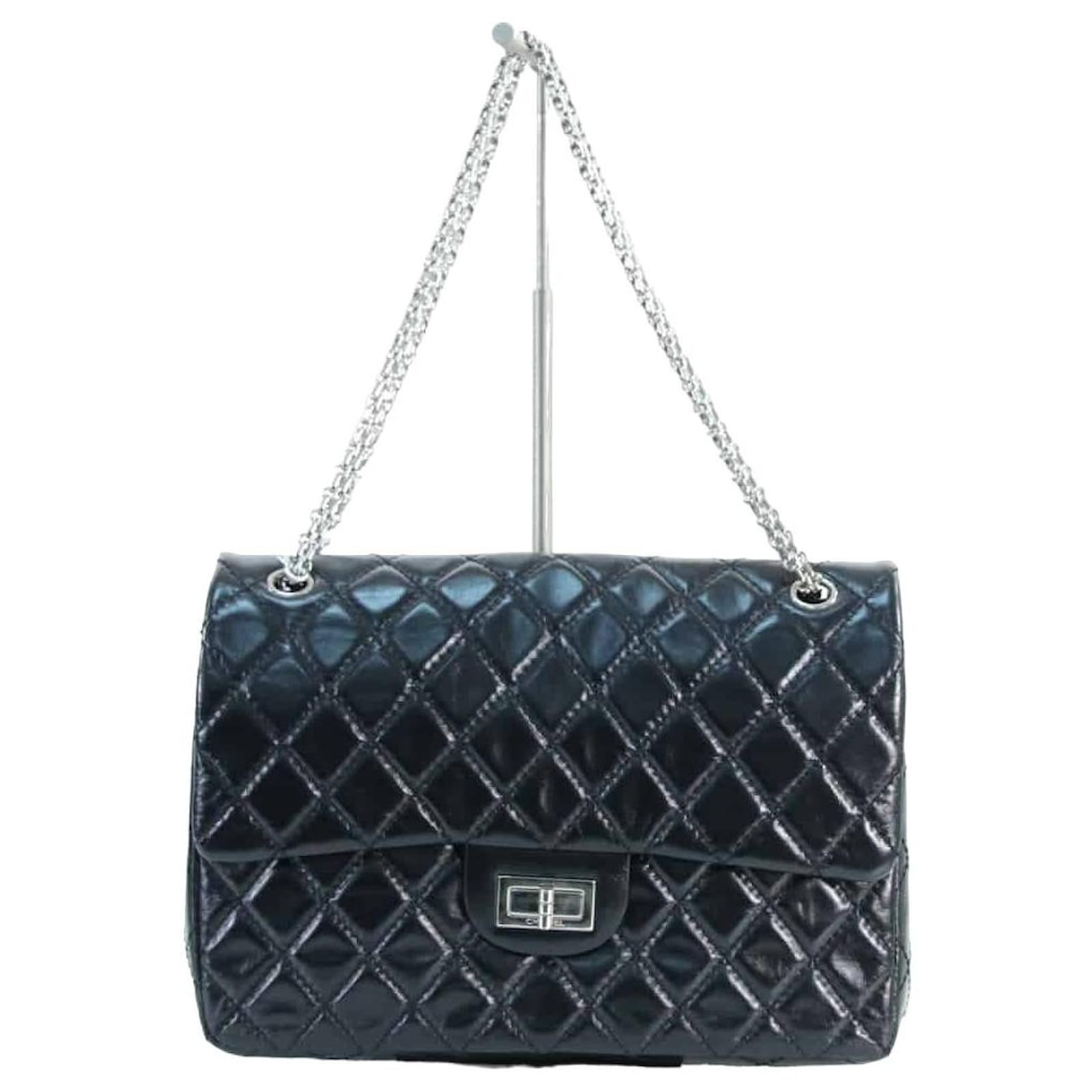 Handbags Chanel Black Leather ref.800601 - Joli Closet